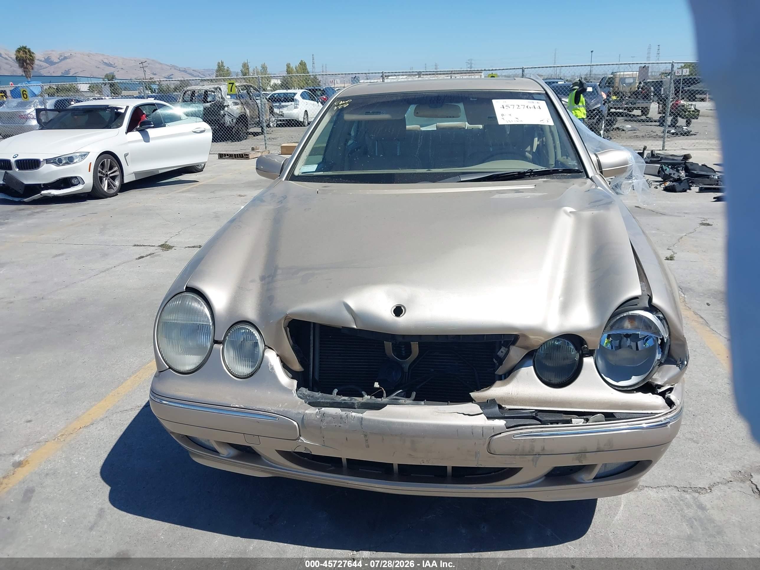 2000 Mercedes-benz E 320   Beige vin: WDBJF65J5YB089411
