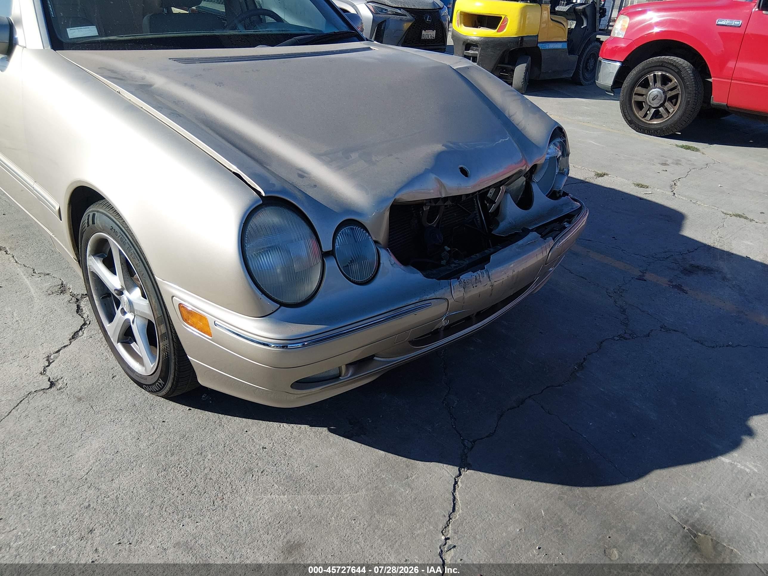 2000 Mercedes-benz E 320   Beige vin: WDBJF65J5YB089411
