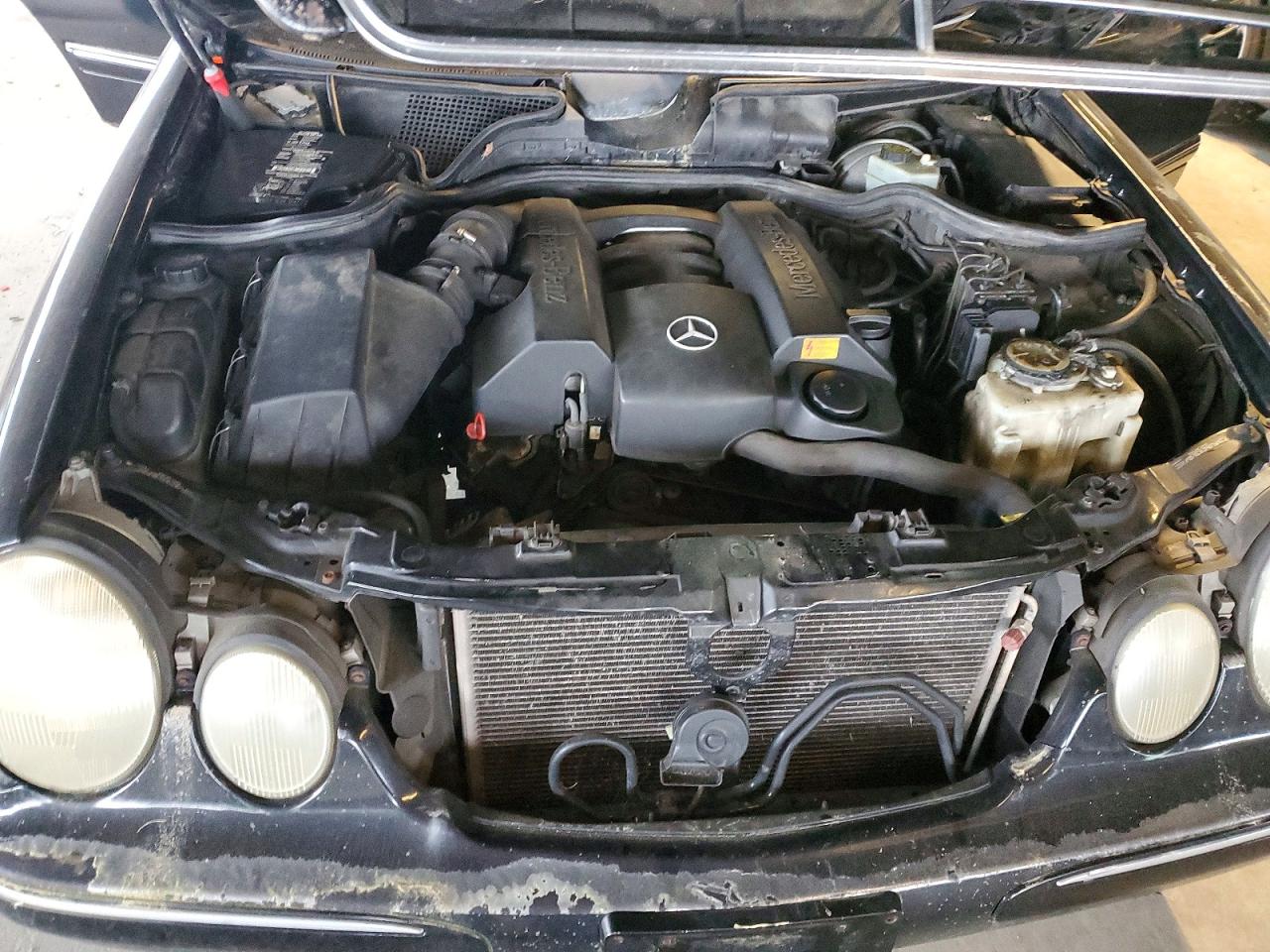 2000 Mercedes-benz E 320 Black vin: WDBJF65J5YB148487