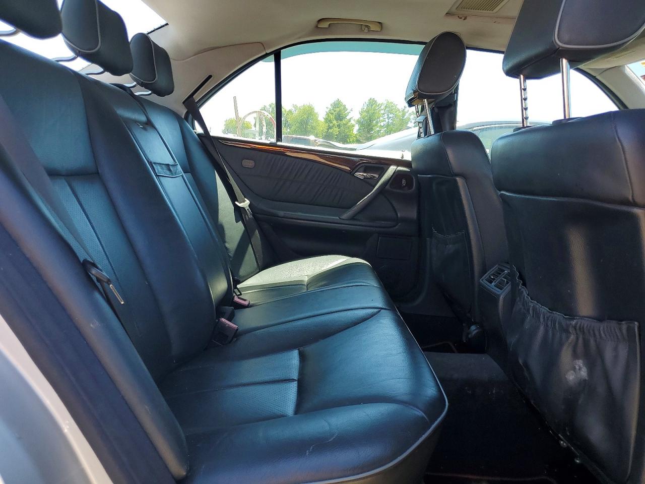 2000 Mercedes-benz E 320 Silver vin: WDBJF65J5YB157898