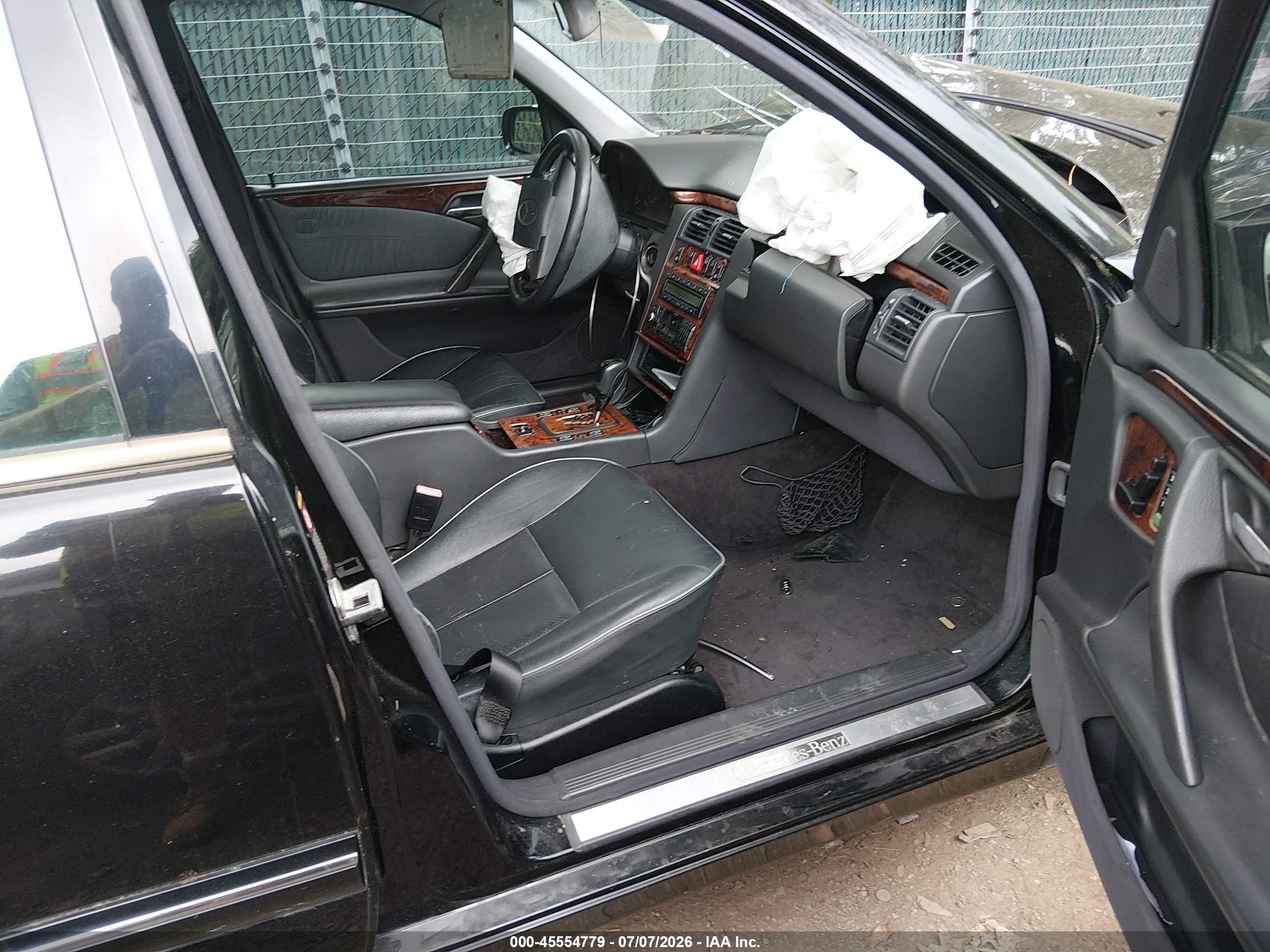 2001 Mercedes-benz E 320 Черный vin: WDBJF65J61B252508