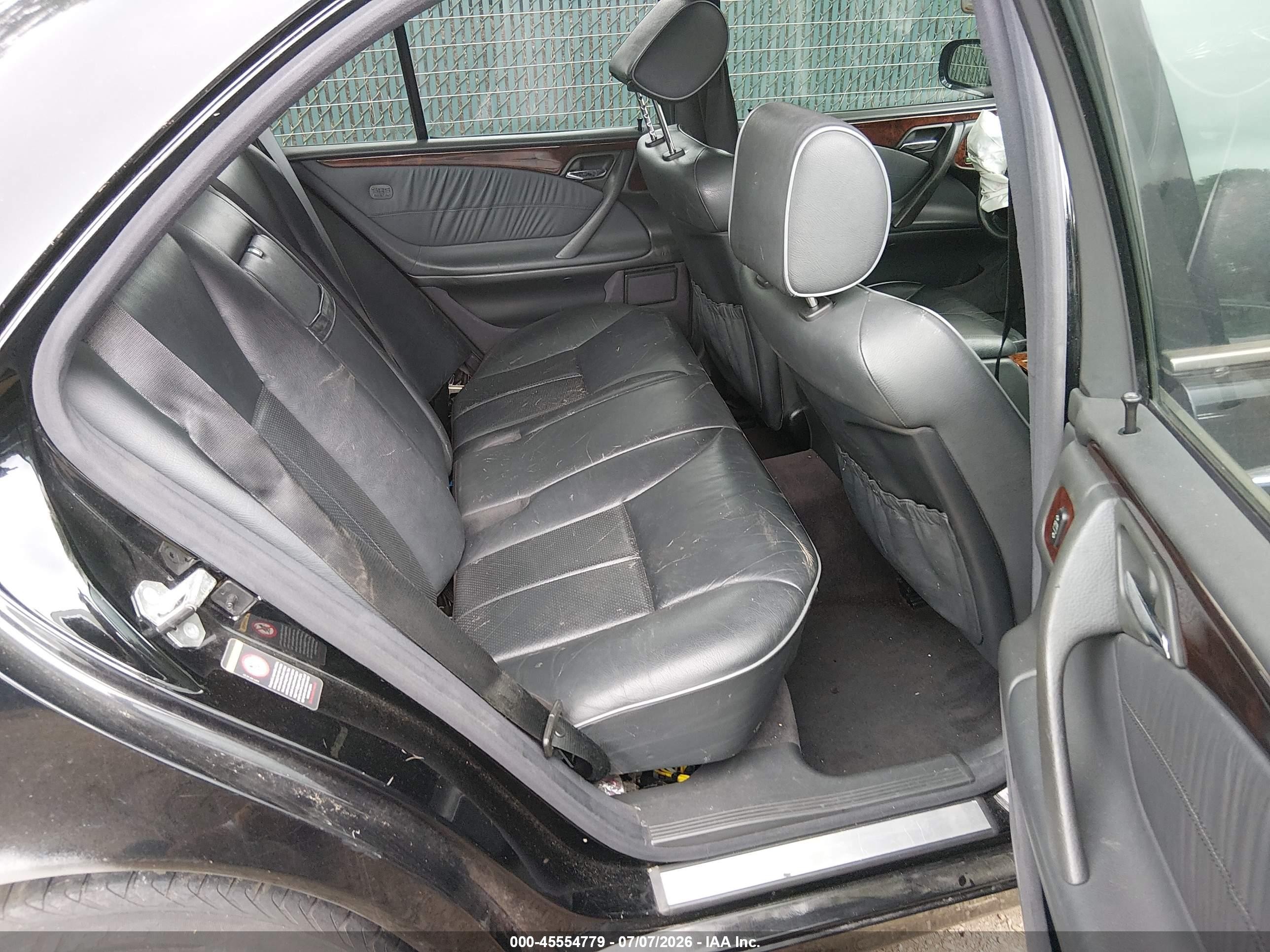 2001 Mercedes-benz E 320   Black vin: WDBJF65J61B252508