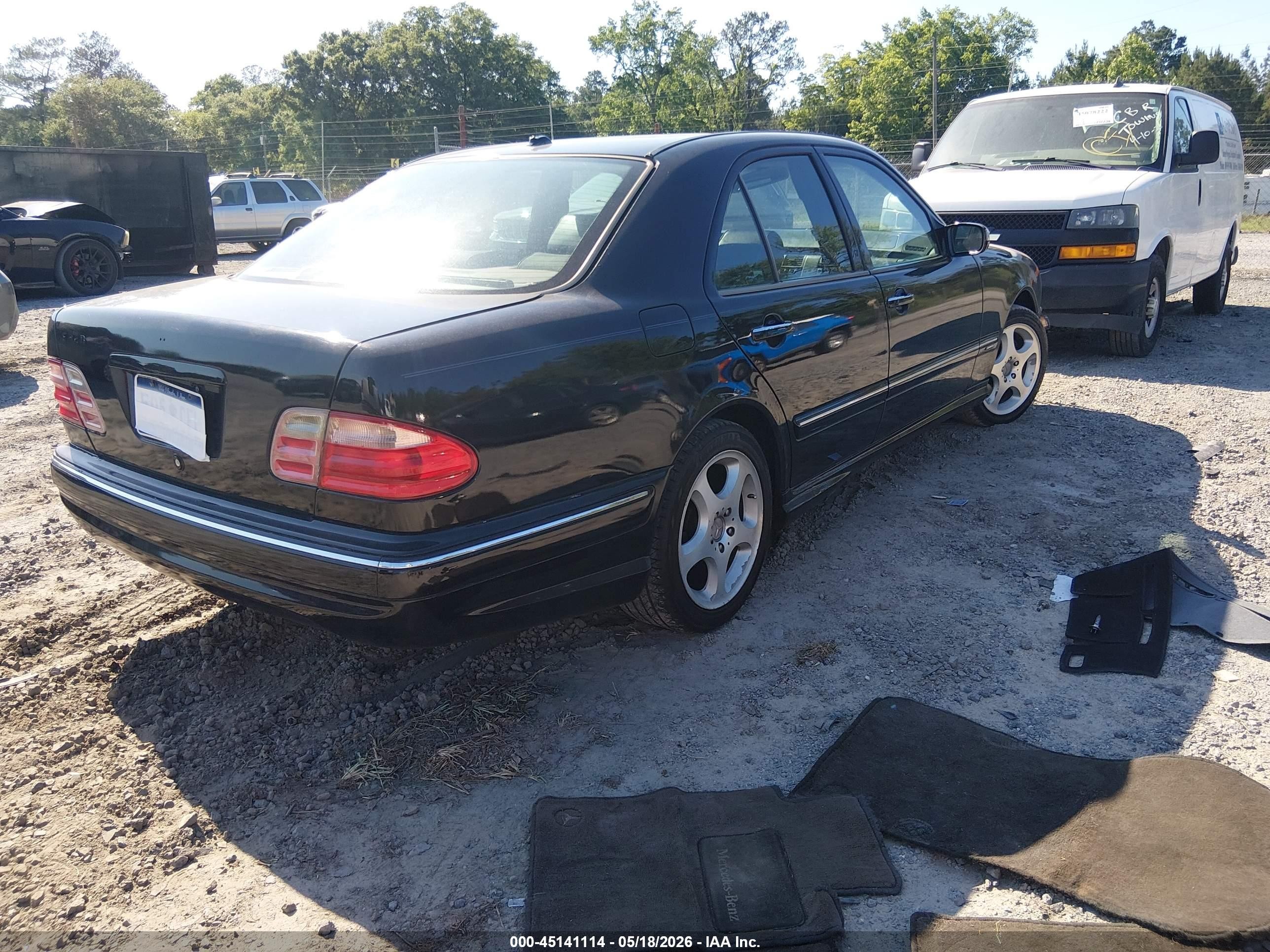 2001 Mercedes-benz E 320   Black vin: WDBJF65J61B266778