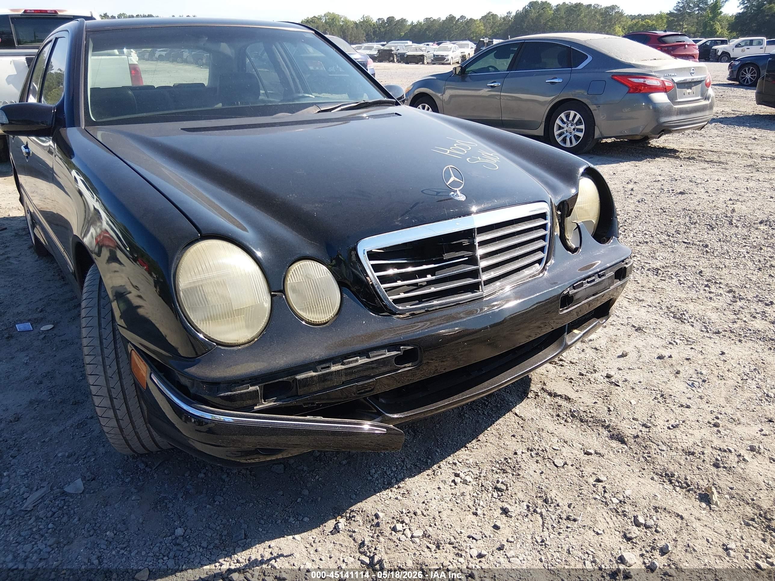 2001 Mercedes-benz E 320   Black vin: WDBJF65J61B266778