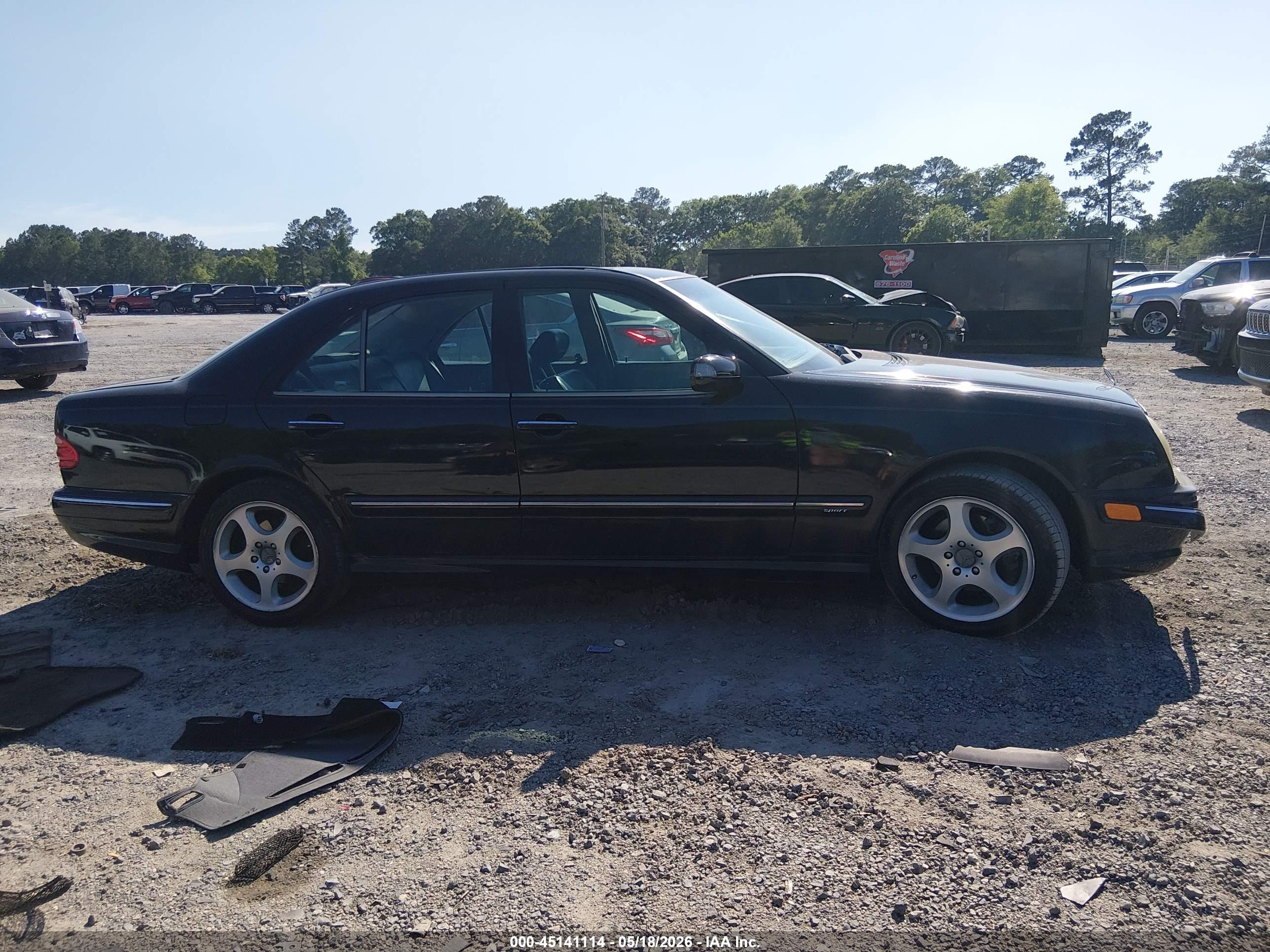 2001 Mercedes-benz E 320   Black vin: WDBJF65J61B266778