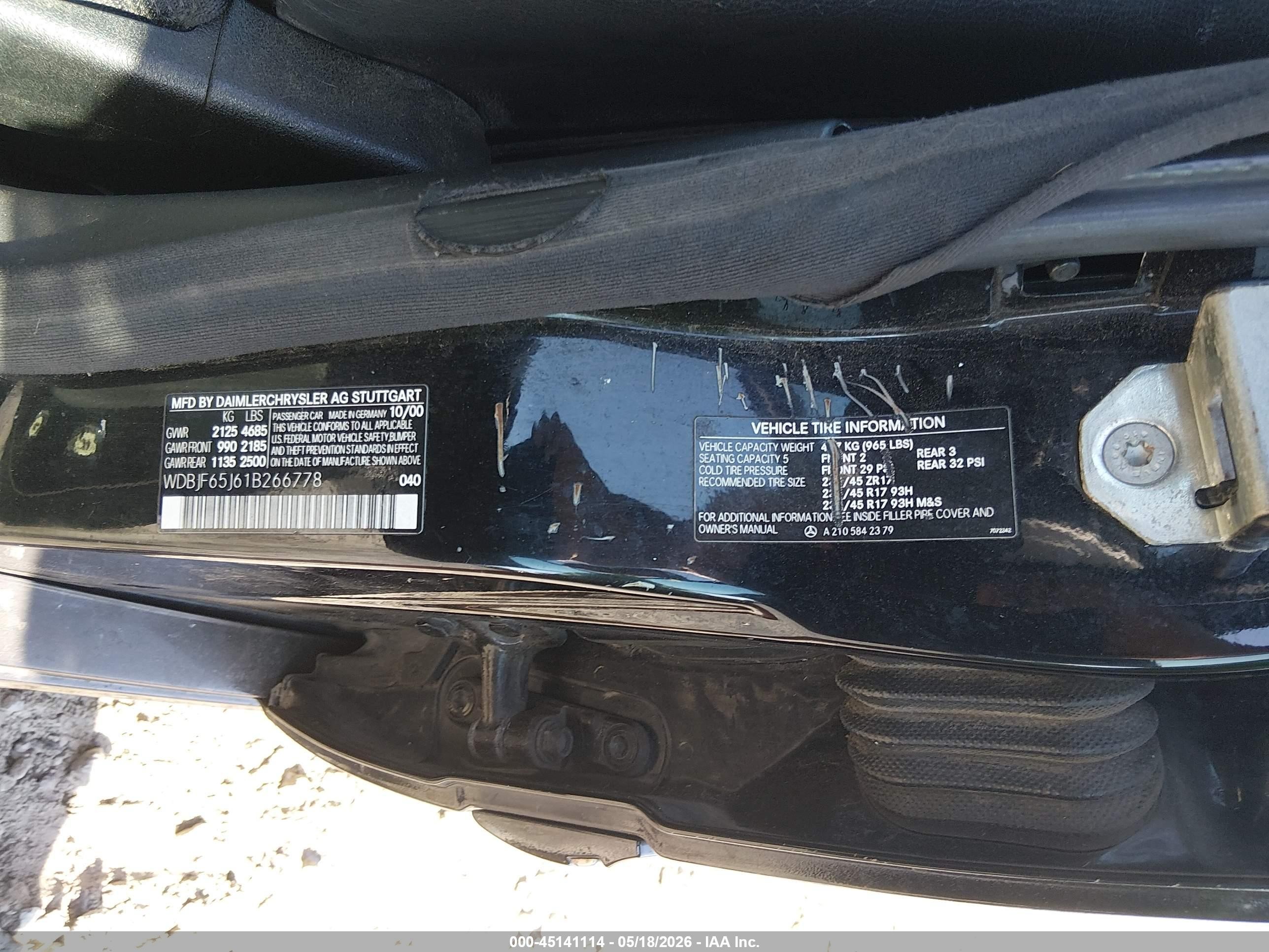 2001 Mercedes-benz E 320   Black vin: WDBJF65J61B266778