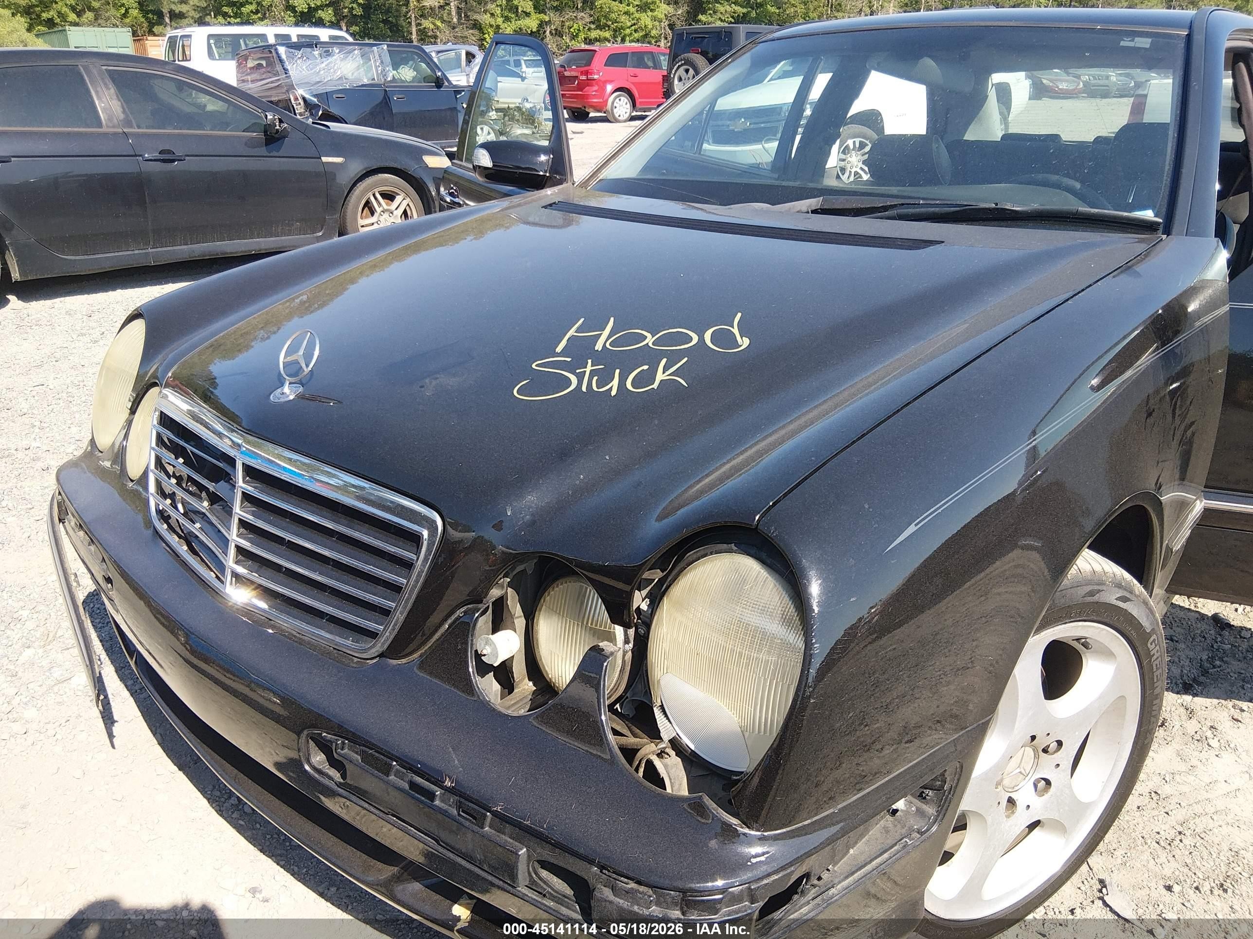 2001 Mercedes-benz E 320   Black vin: WDBJF65J61B266778