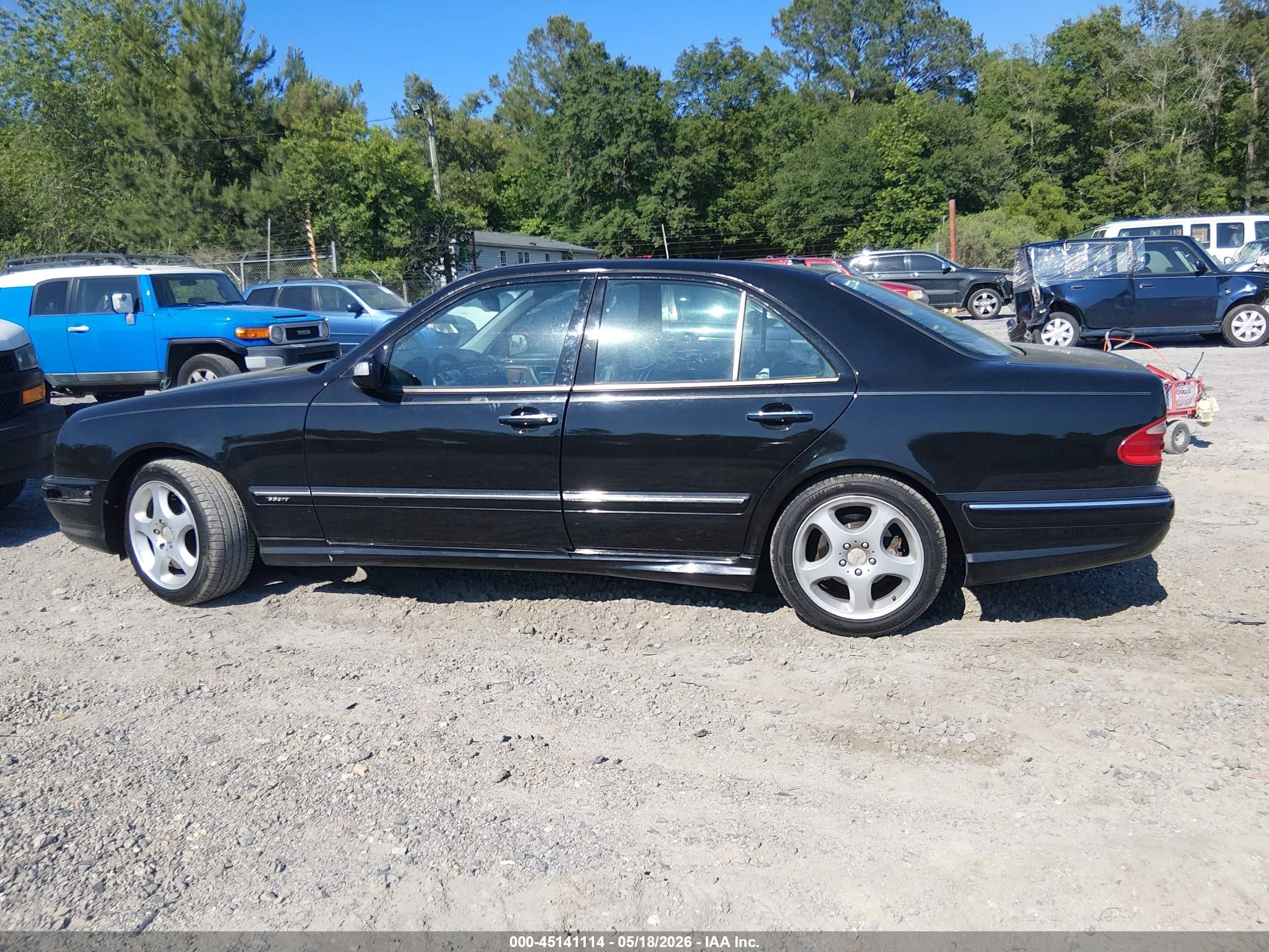2001 Mercedes-benz E 320   Black vin: WDBJF65J61B266778