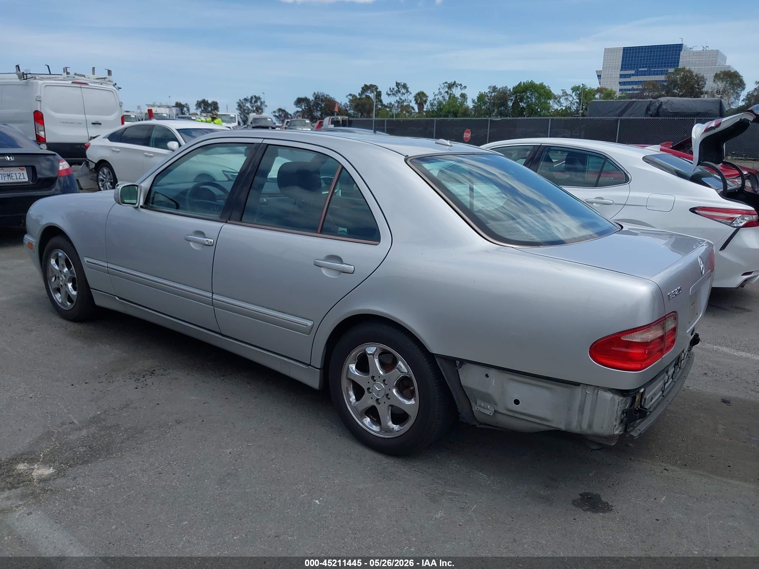 2002 Mercedes-benz E 320 Special Edition Серебряный vin: WDBJF65J62B424361