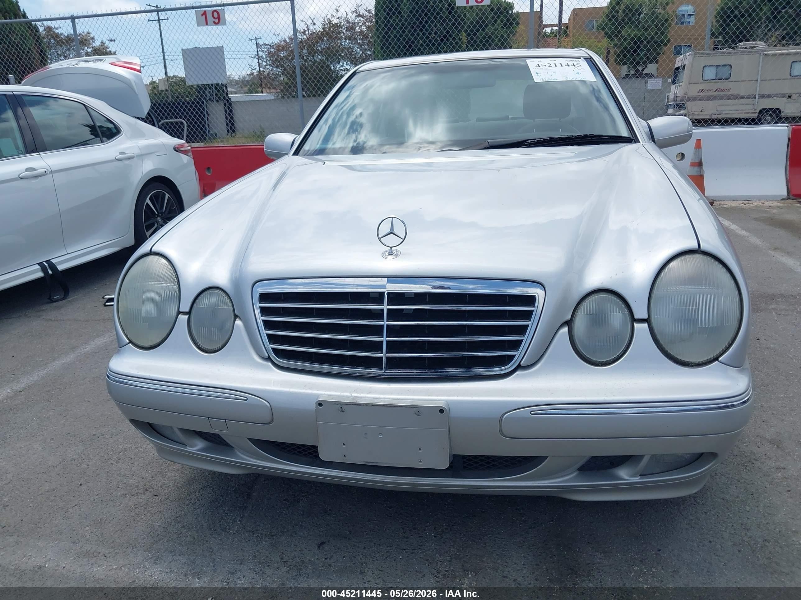 2002 Mercedes-benz E 320 Special Edition Серебряный vin: WDBJF65J62B424361