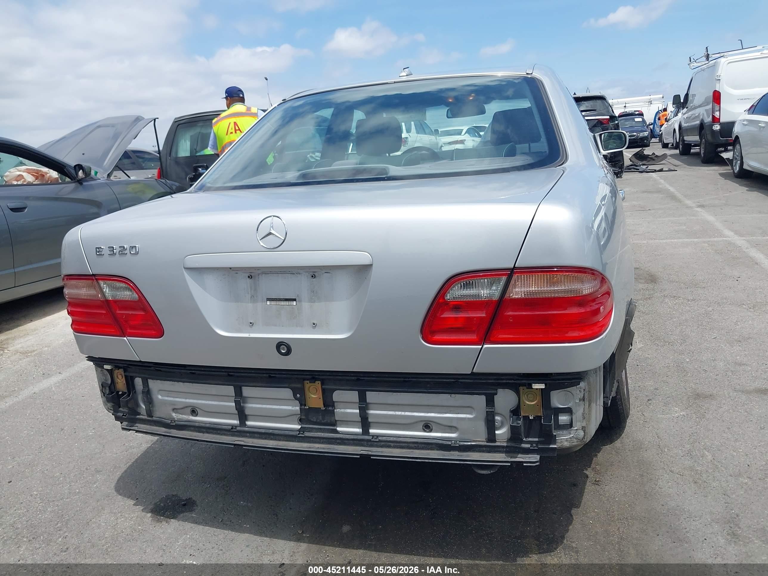 2002 Mercedes-benz E 320 Special Edition Серебряный vin: WDBJF65J62B424361