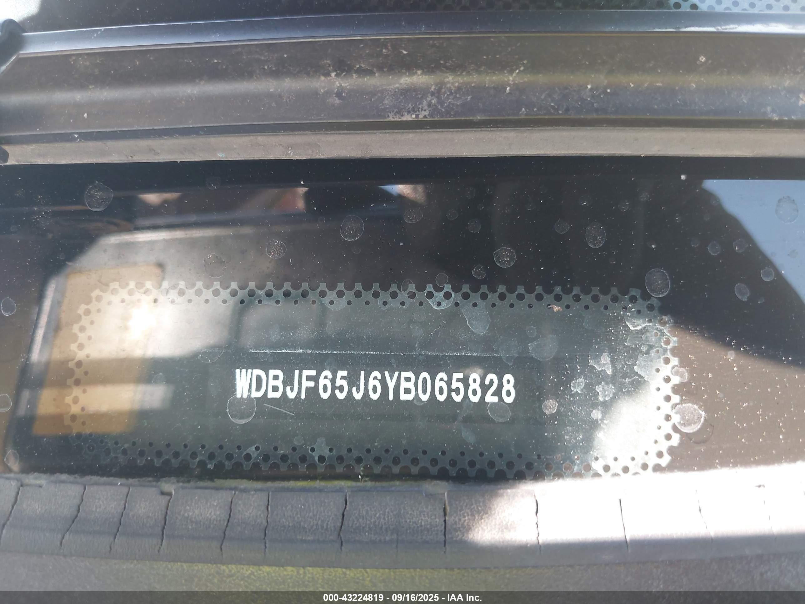 2000 Mercedes-benz E 320   Gold vin: WDBJF65J6YB065828