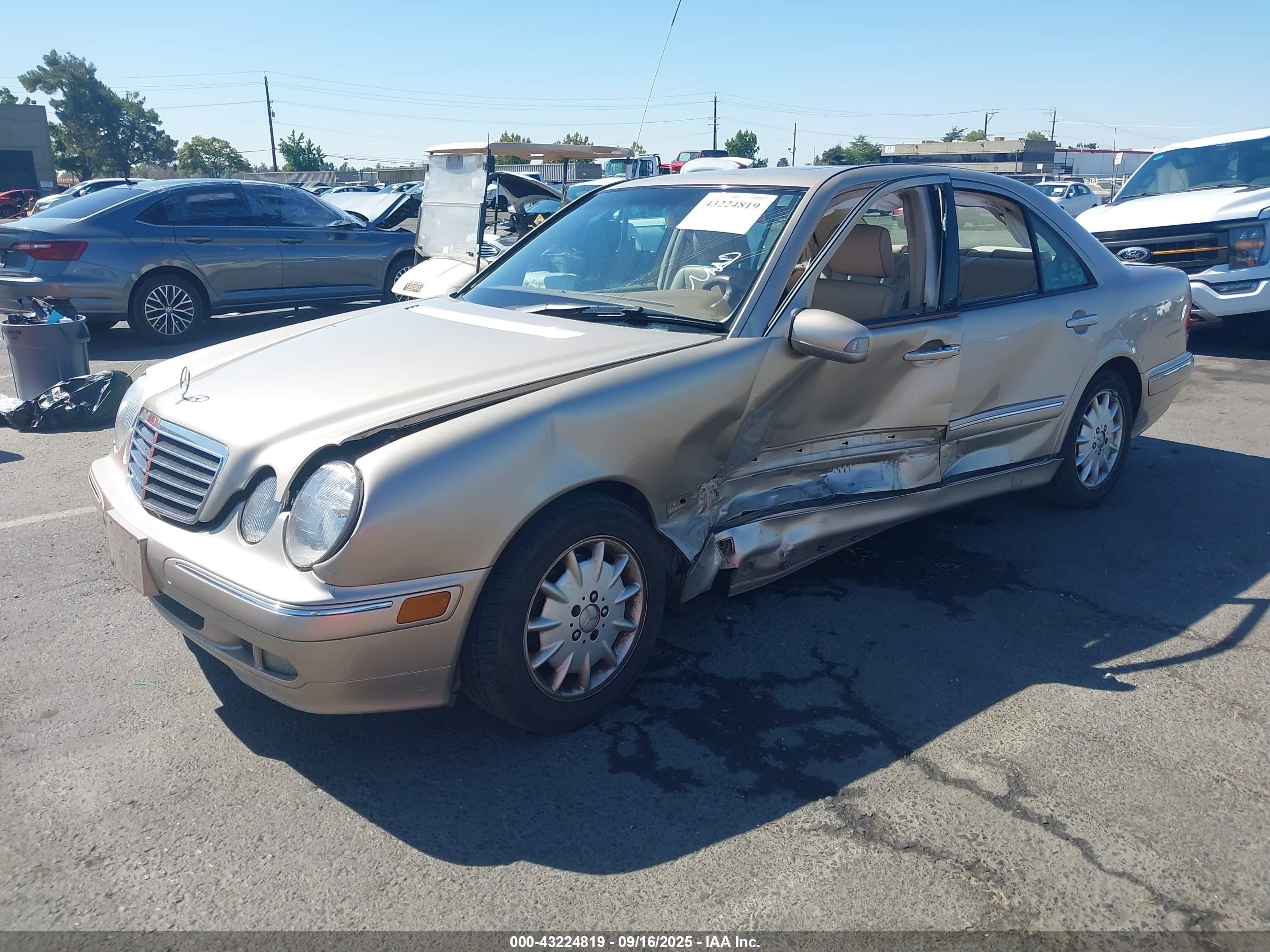 2000 Mercedes-benz E 320   Gold vin: WDBJF65J6YB065828
