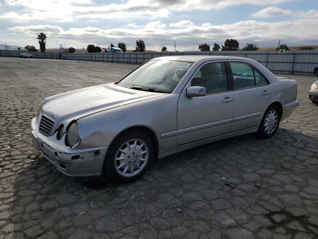 2000 Mercedes-benz E 320 Серебряный vin: WDBJF65J6YB098733