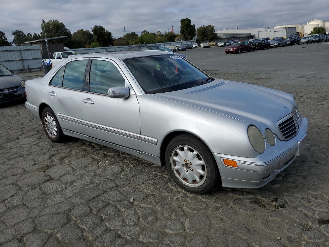 2000 Mercedes-benz E 320 Silver vin: WDBJF65J6YB098733