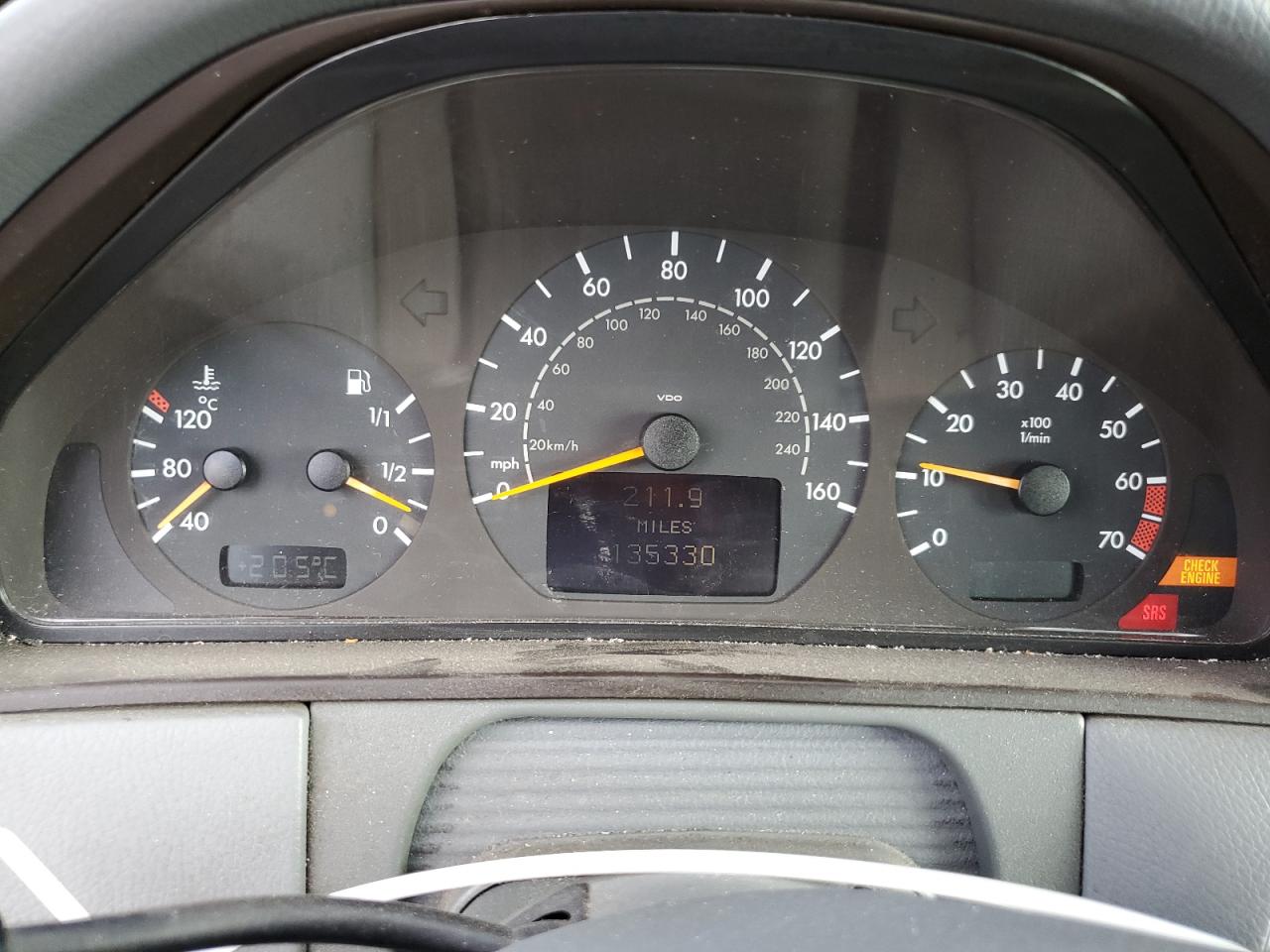 2000 Mercedes-benz E 320 Silver vin: WDBJF65J6YB098733