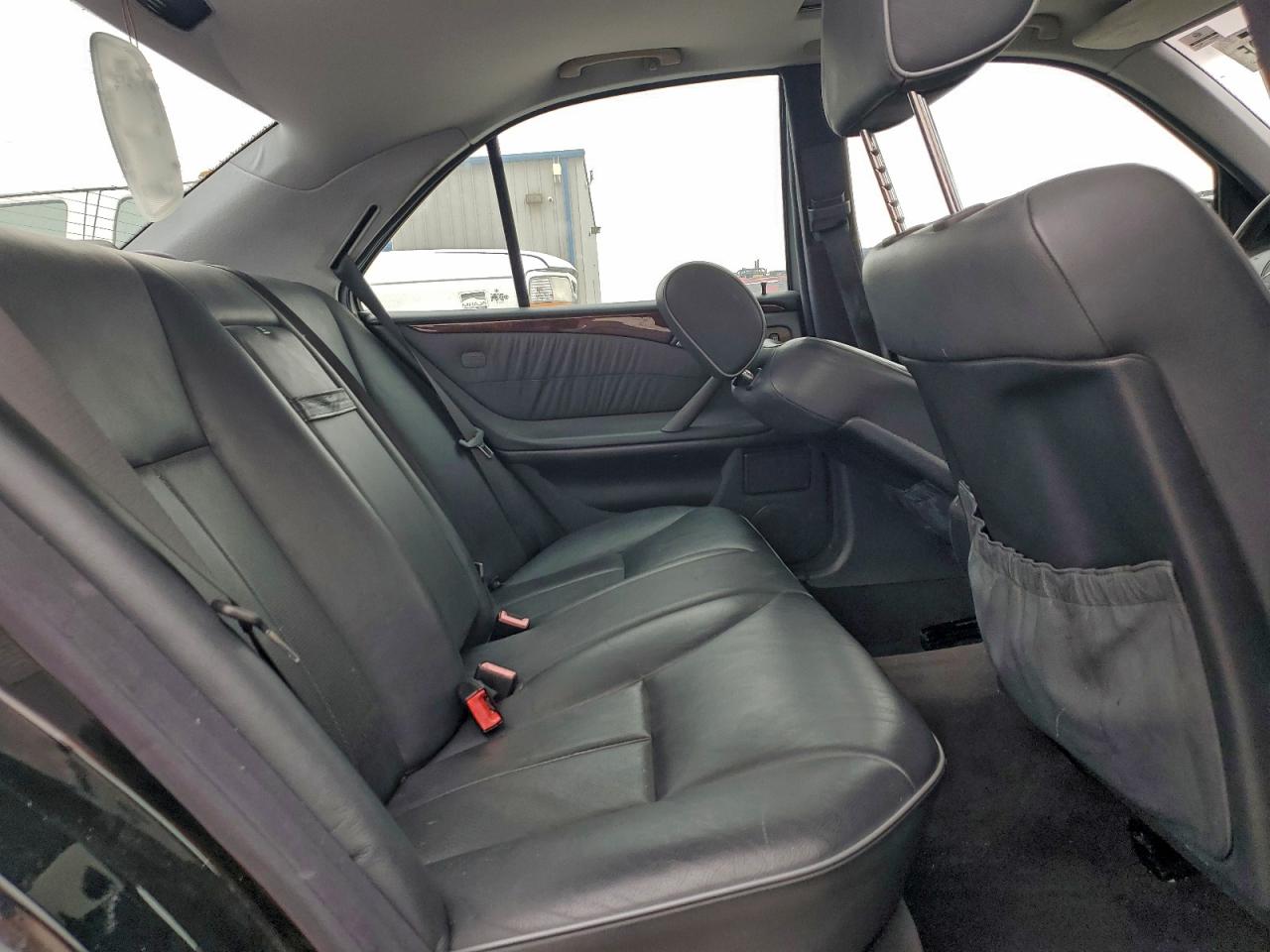 2000 Mercedes-benz E 320 Black vin: WDBJF65J6YB142049