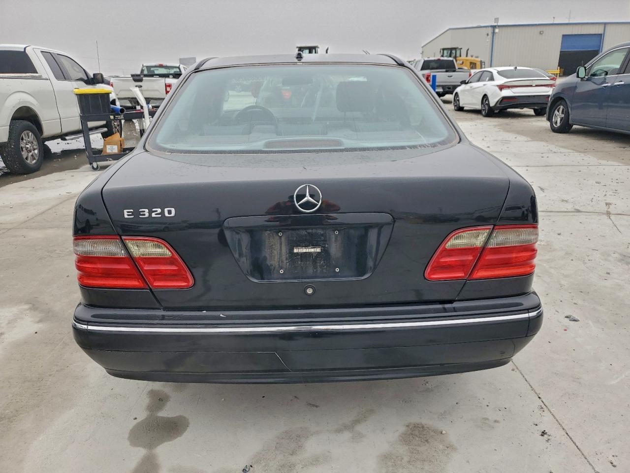 2000 Mercedes-benz E 320 Black vin: WDBJF65J6YB142049
