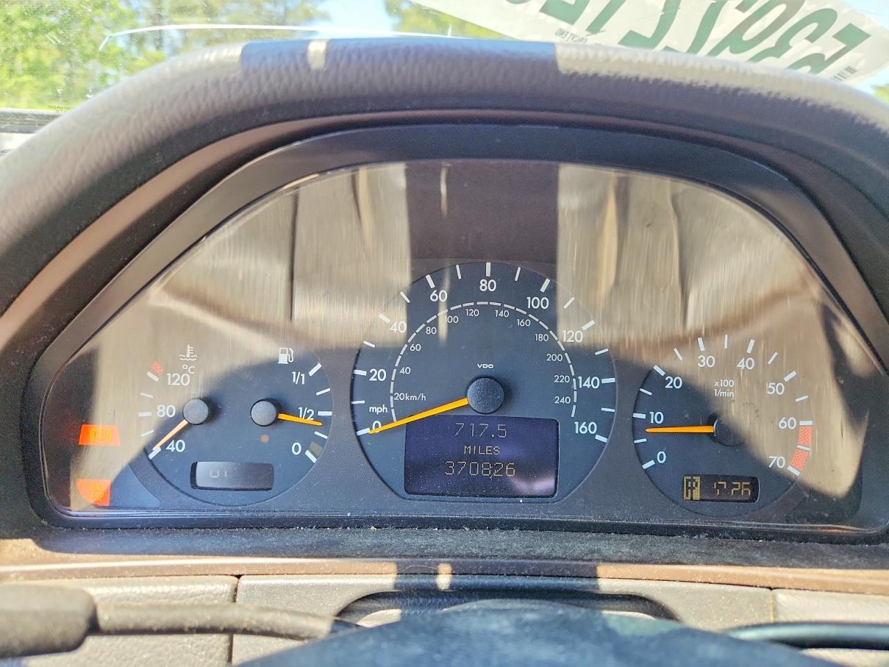 2000 Mercedes-benz E 320 Black vin: WDBJF65J6YB144514