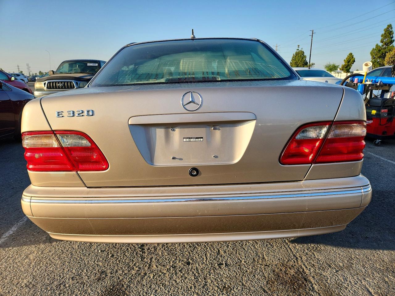2001 Mercedes-benz E 320 Желто-коричневый vin: WDBJF65J71B166267