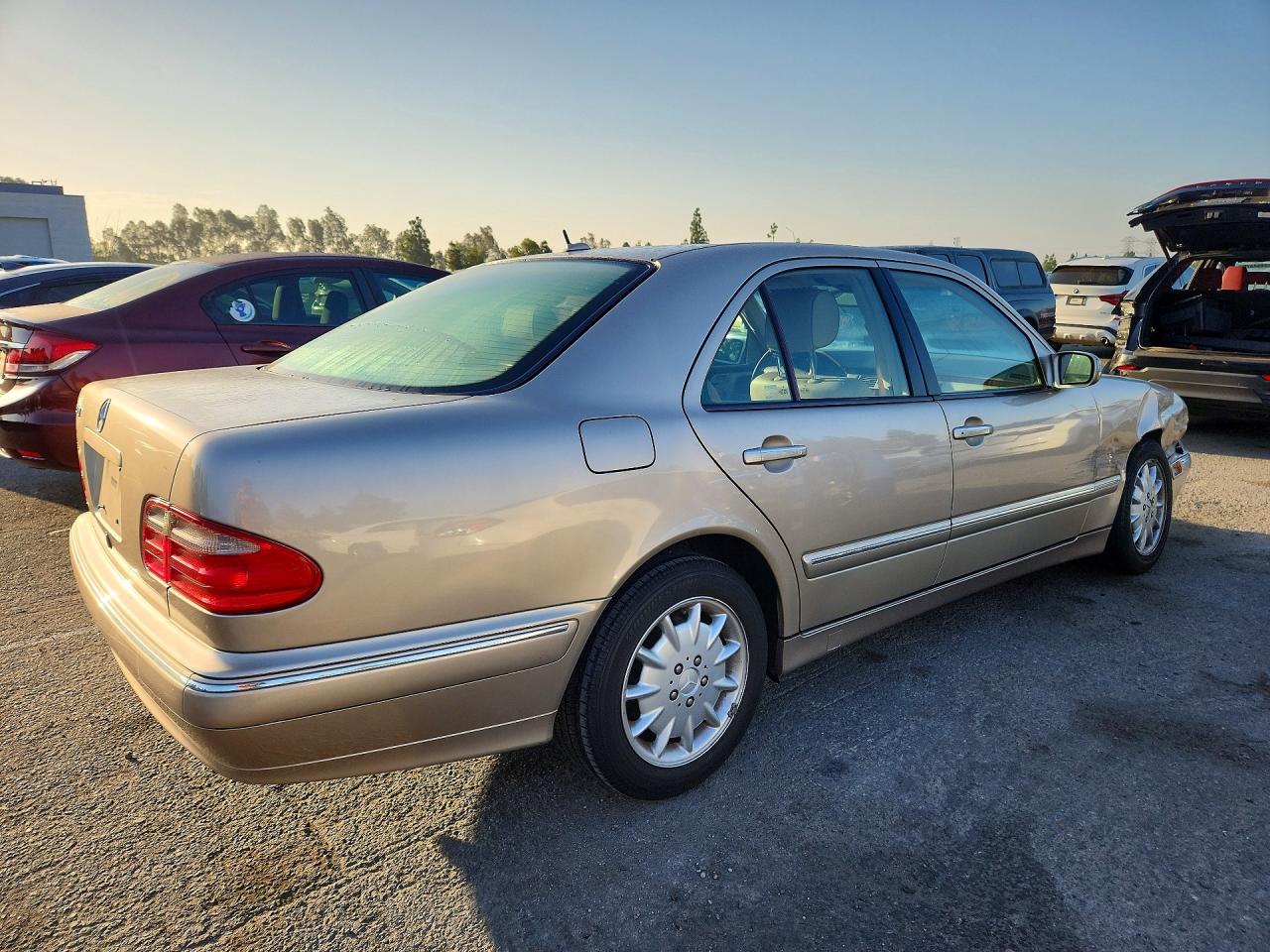 2001 Mercedes-benz E 320 Желто-коричневый vin: WDBJF65J71B166267