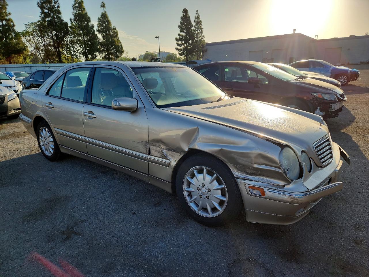 2001 Mercedes-benz E 320 Желто-коричневый vin: WDBJF65J71B166267