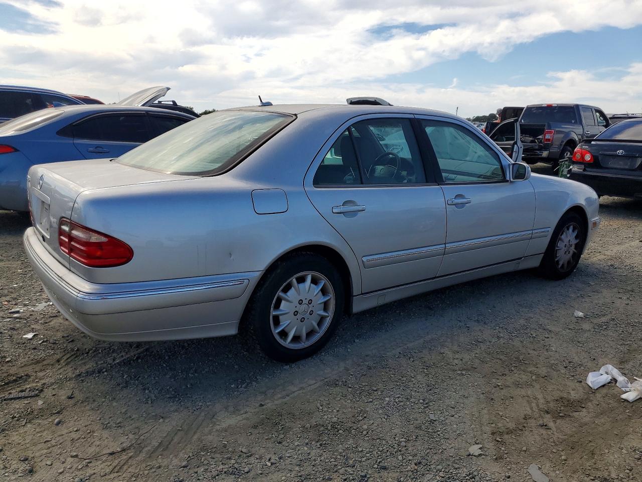 2001 Mercedes-benz E 320 Silver vin: WDBJF65J71B172327