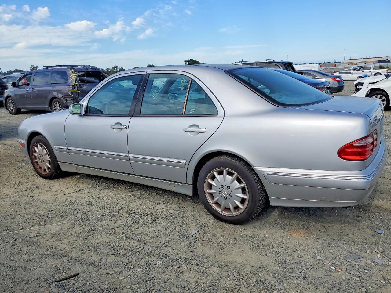 2001 Mercedes-benz E 320 Silver vin: WDBJF65J71B172327