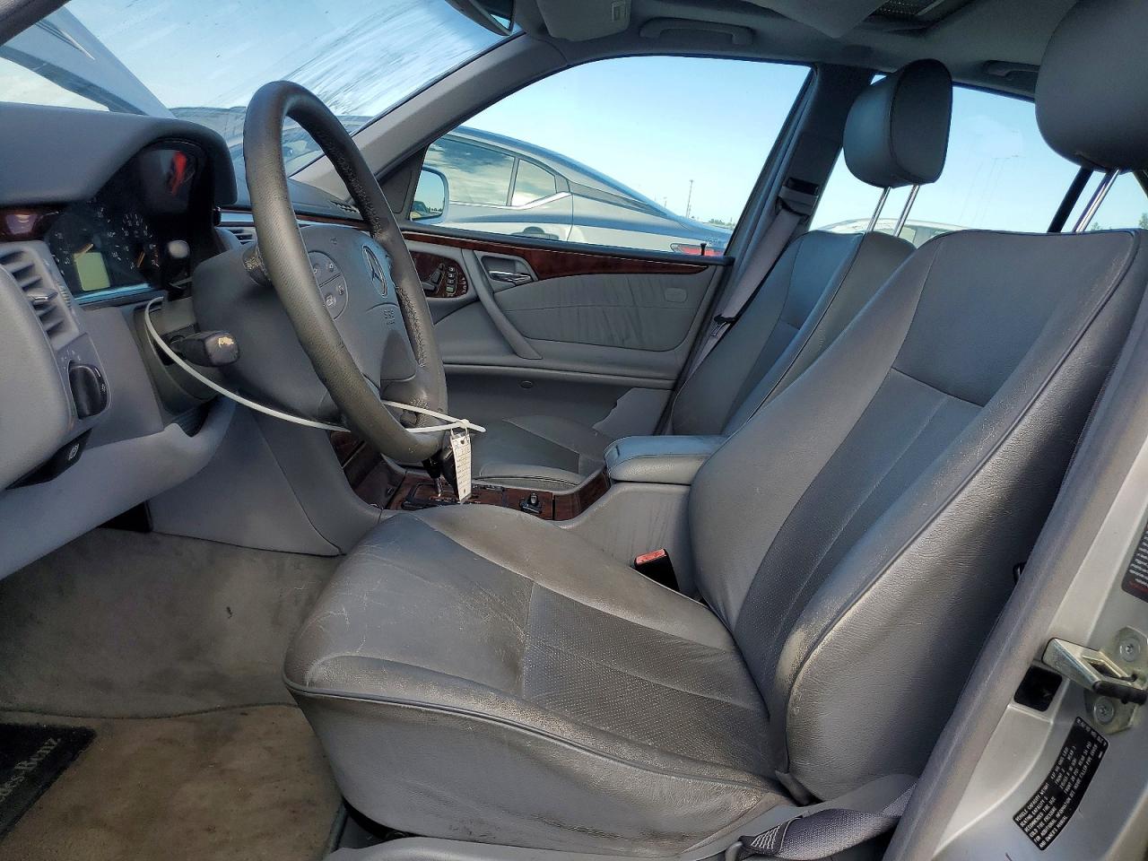 2001 Mercedes-benz E 320 Silver vin: WDBJF65J71B172327