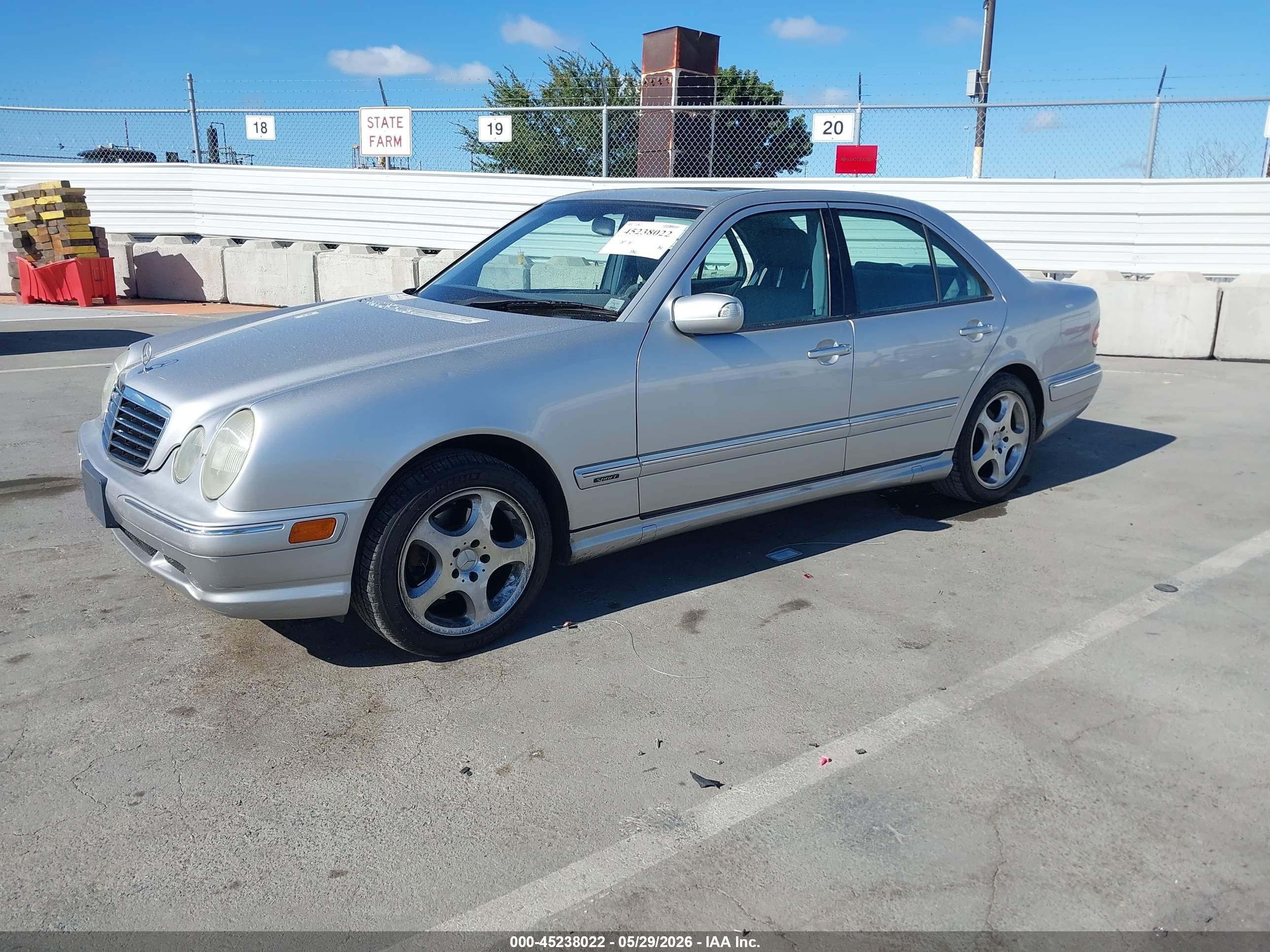 2001 Mercedes-benz E 320   Серебряный vin: WDBJF65J71B337258