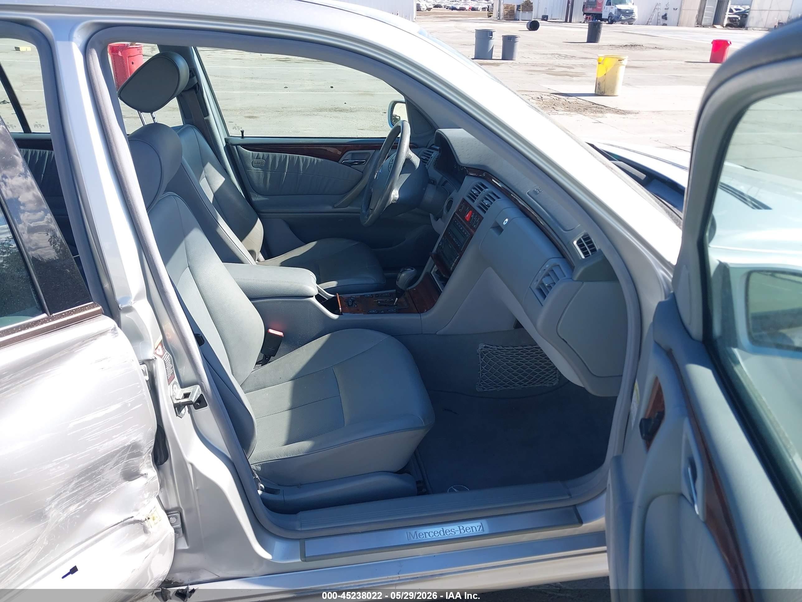 2001 Mercedes-benz E 320   Серебряный vin: WDBJF65J71B337258