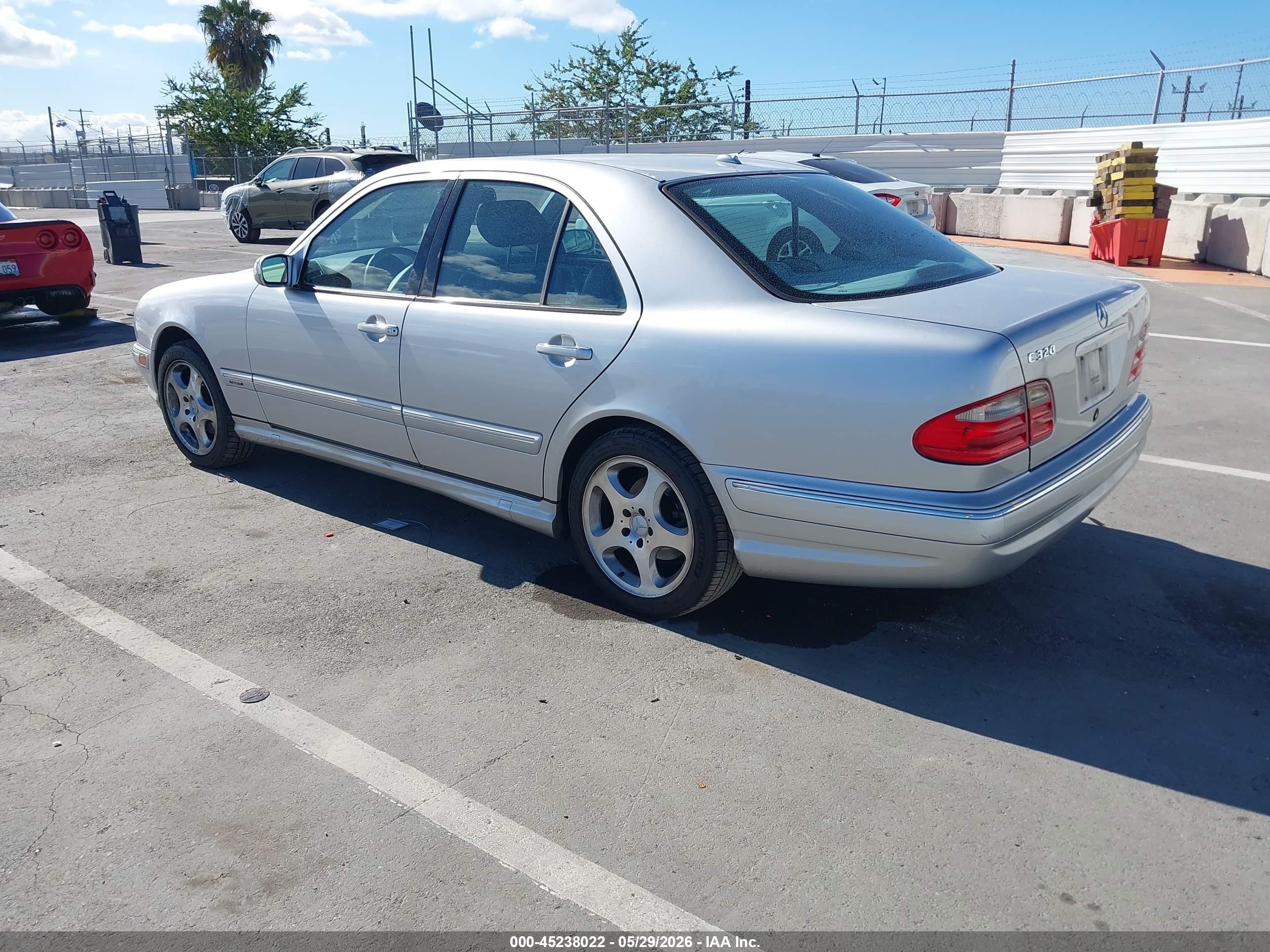 2001 Mercedes-benz E 320   Серебряный vin: WDBJF65J71B337258