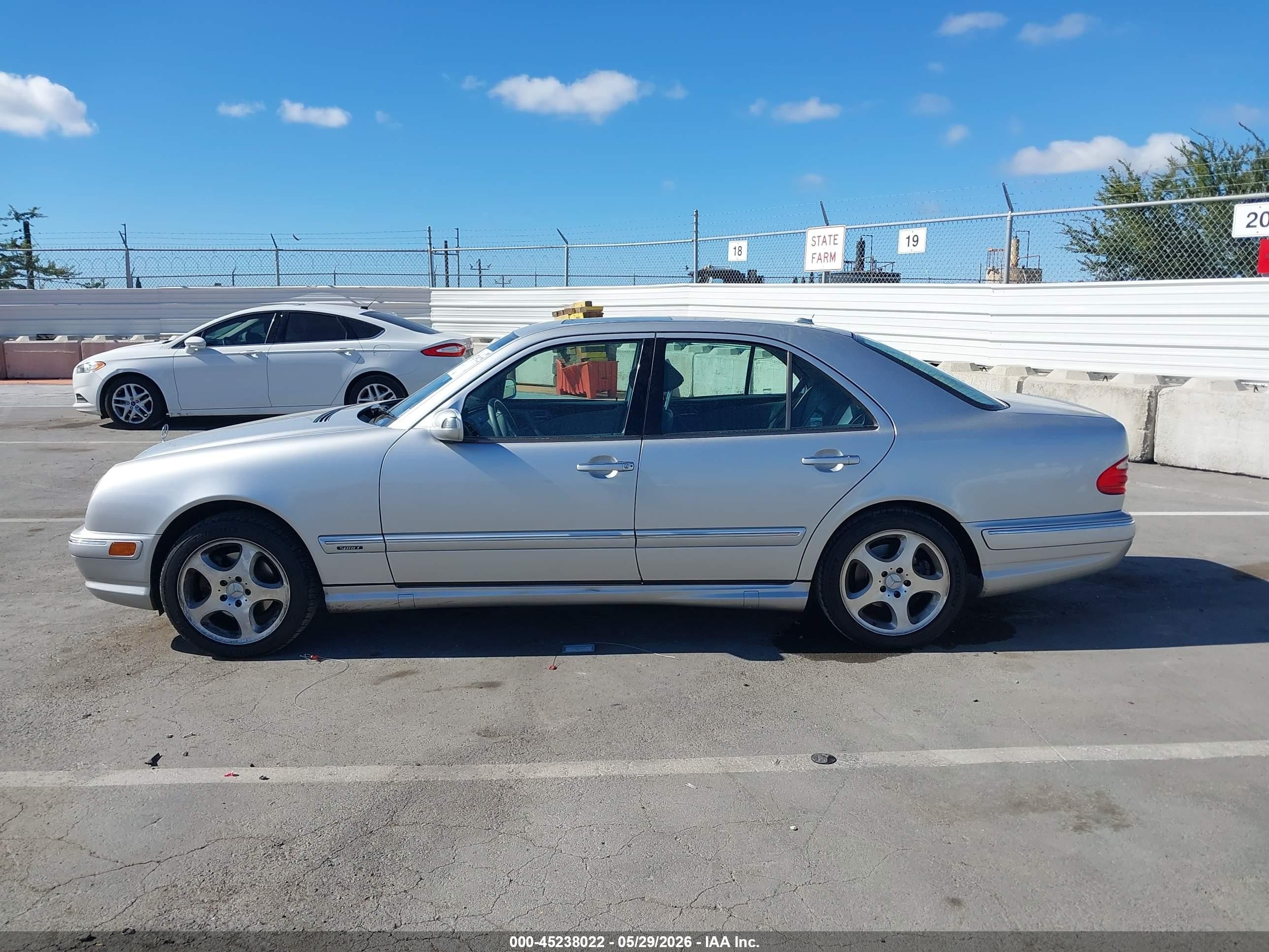 2001 Mercedes-benz E 320   Серебряный vin: WDBJF65J71B337258