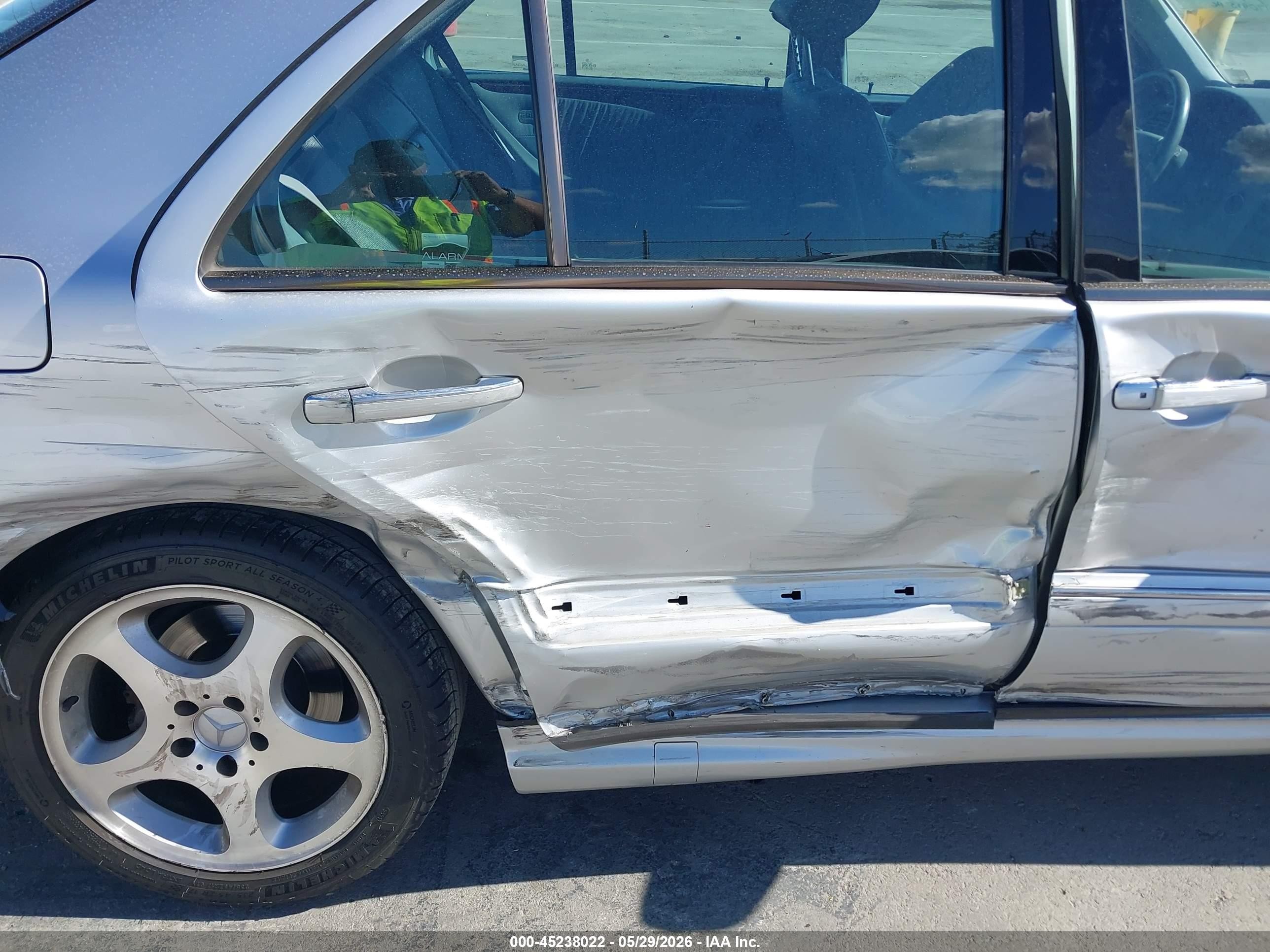 2001 Mercedes-benz E 320   Серебряный vin: WDBJF65J71B337258