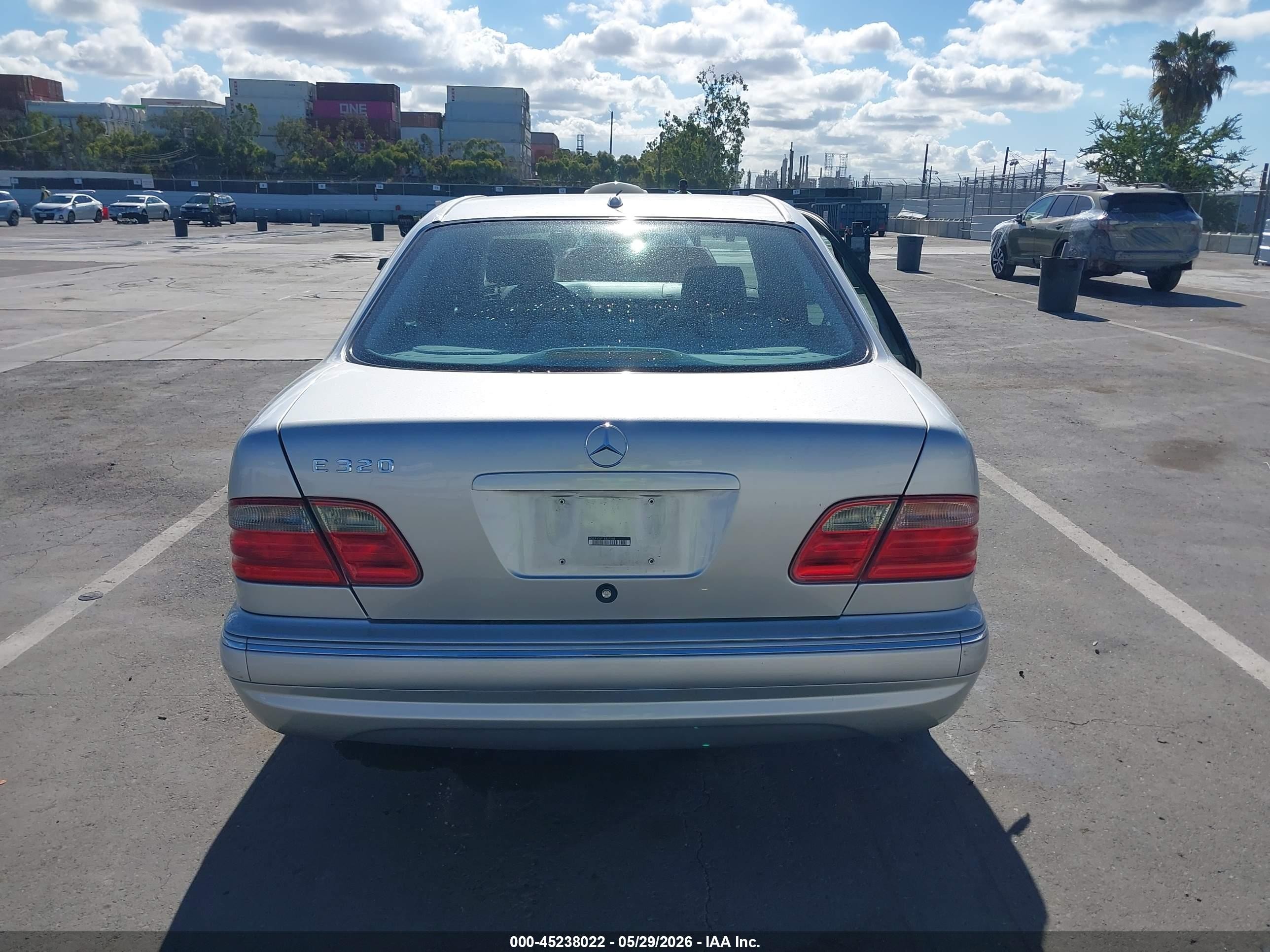 2001 Mercedes-benz E 320   Серебряный vin: WDBJF65J71B337258
