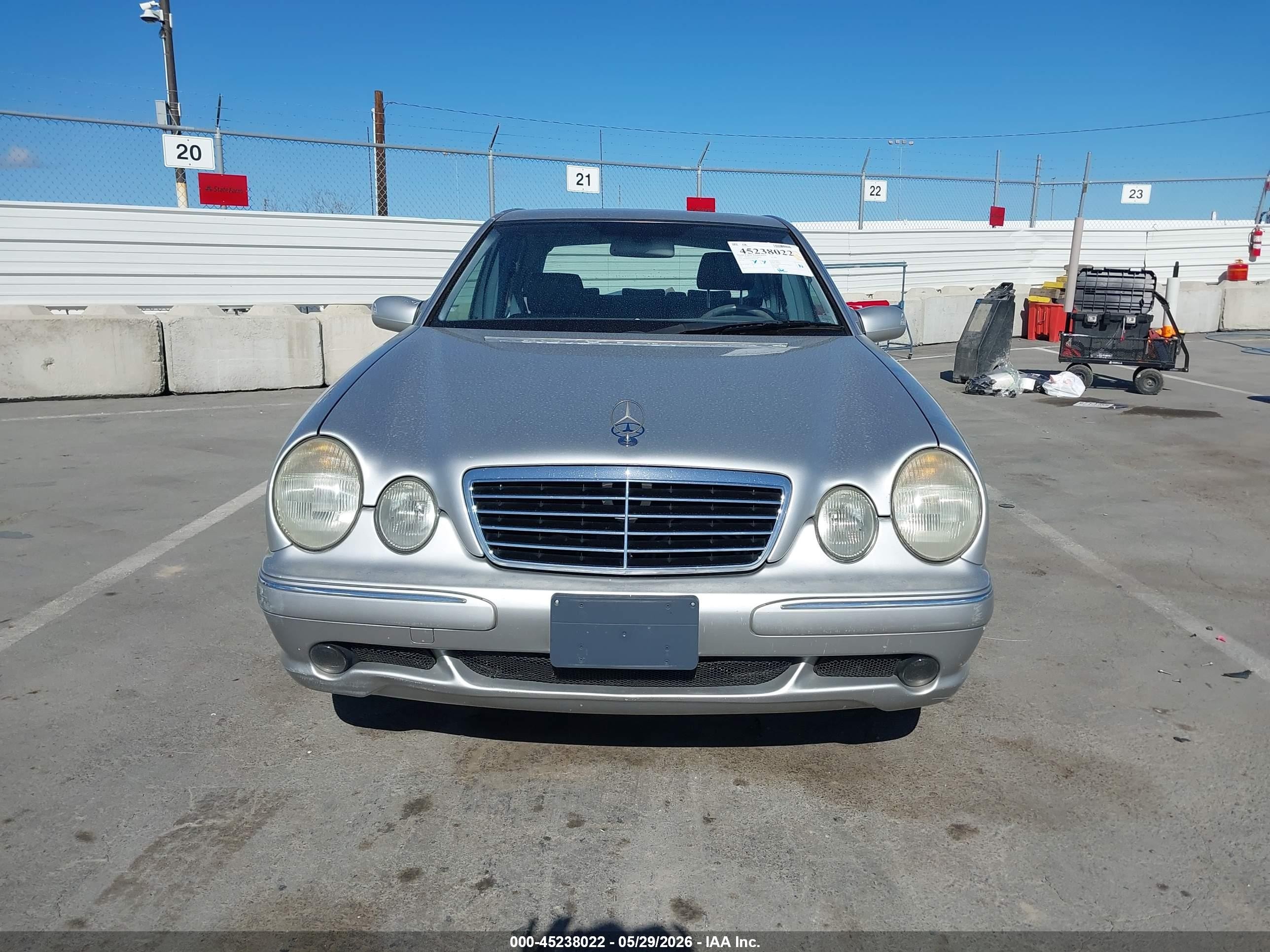 2001 Mercedes-benz E 320   Серебряный vin: WDBJF65J71B337258