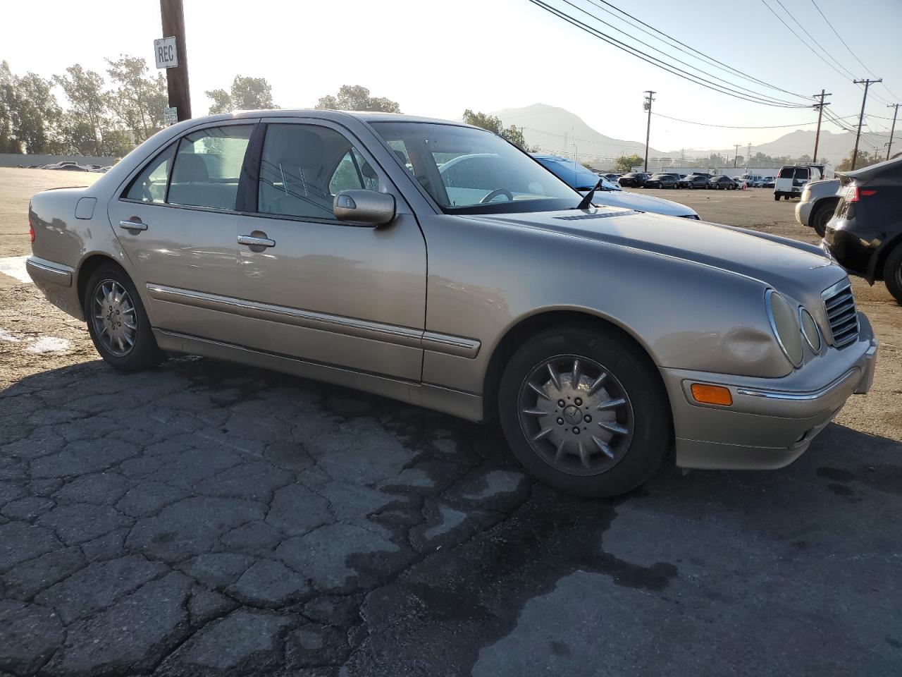 2000 Mercedes-benz E 320 Gold vin: WDBJF65J7YB019974