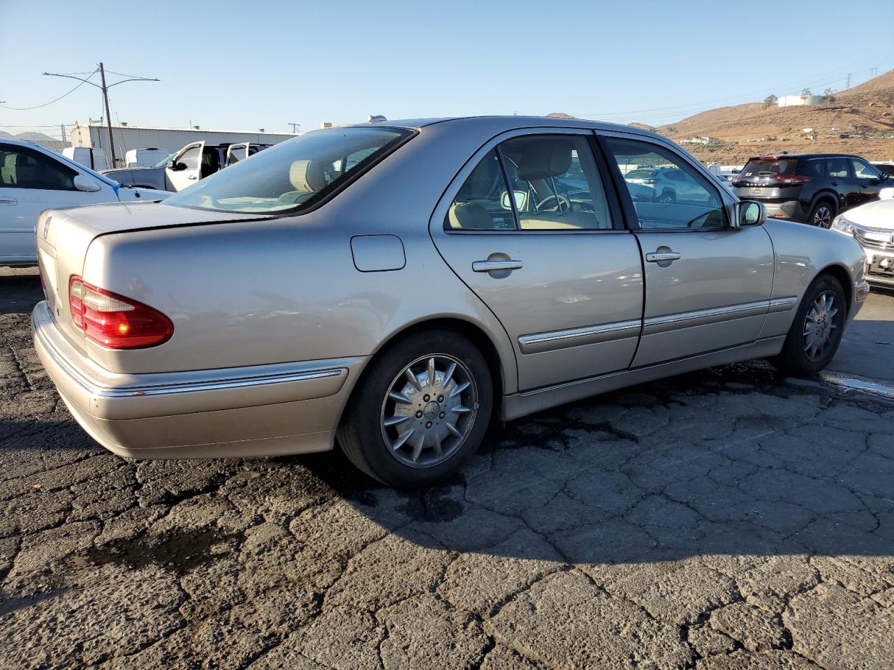 2000 Mercedes-benz E 320 Gold vin: WDBJF65J7YB019974