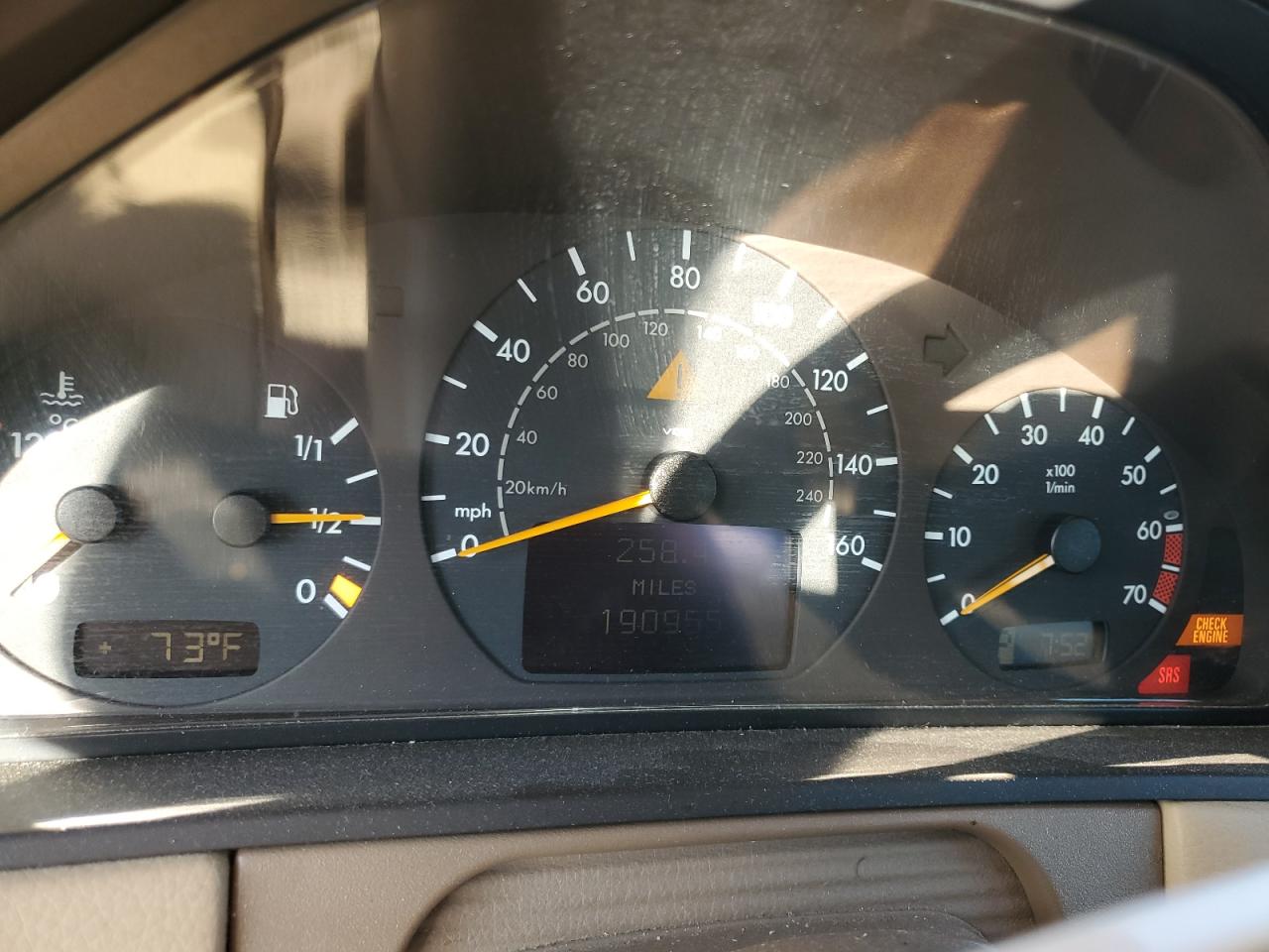 2000 Mercedes-benz E 320 Gold vin: WDBJF65J7YB019974
