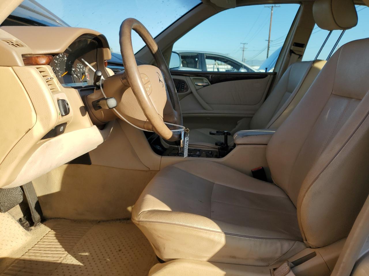 2000 Mercedes-benz E 320 Gold vin: WDBJF65J7YB019974