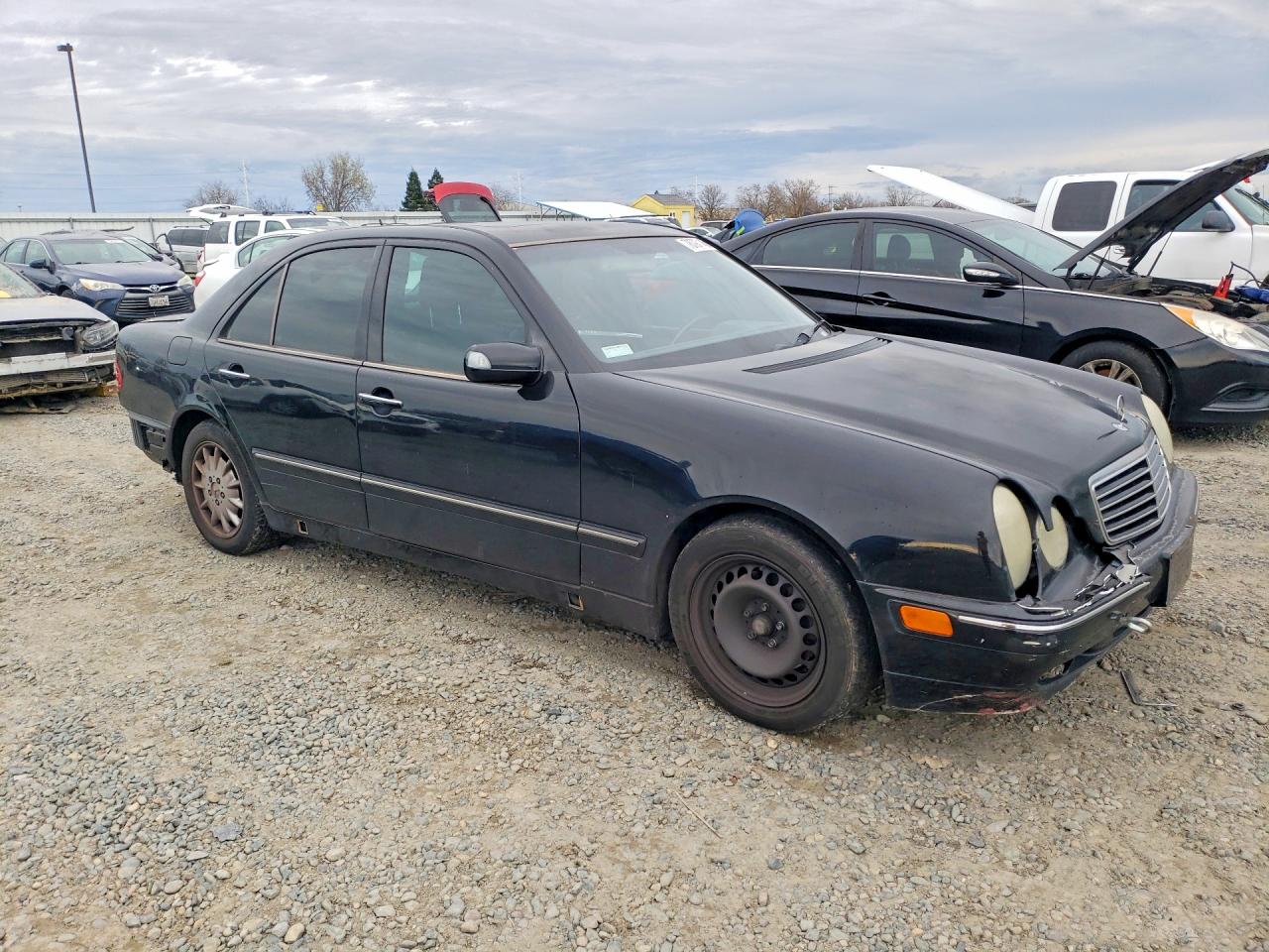 2000 Mercedes Benz E 320 Black vin: WDBJF65J7YB078863