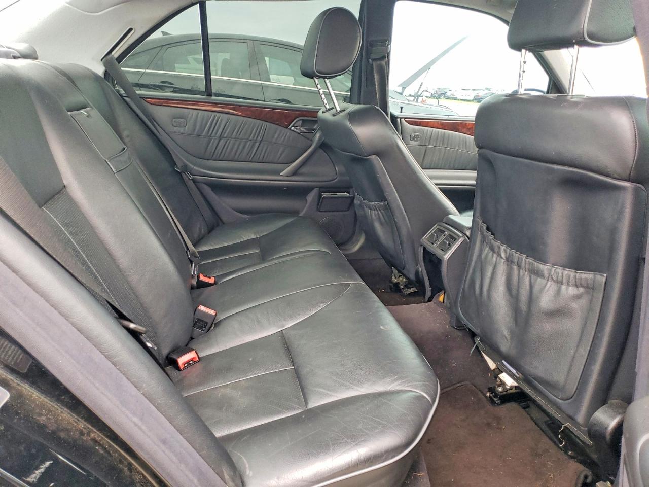 2000 Mercedes Benz E 320 Black vin: WDBJF65J7YB078863