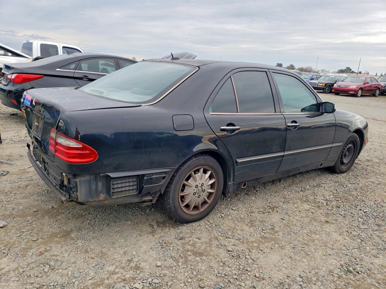 2000 Mercedes Benz E 320 Black vin: WDBJF65J7YB078863