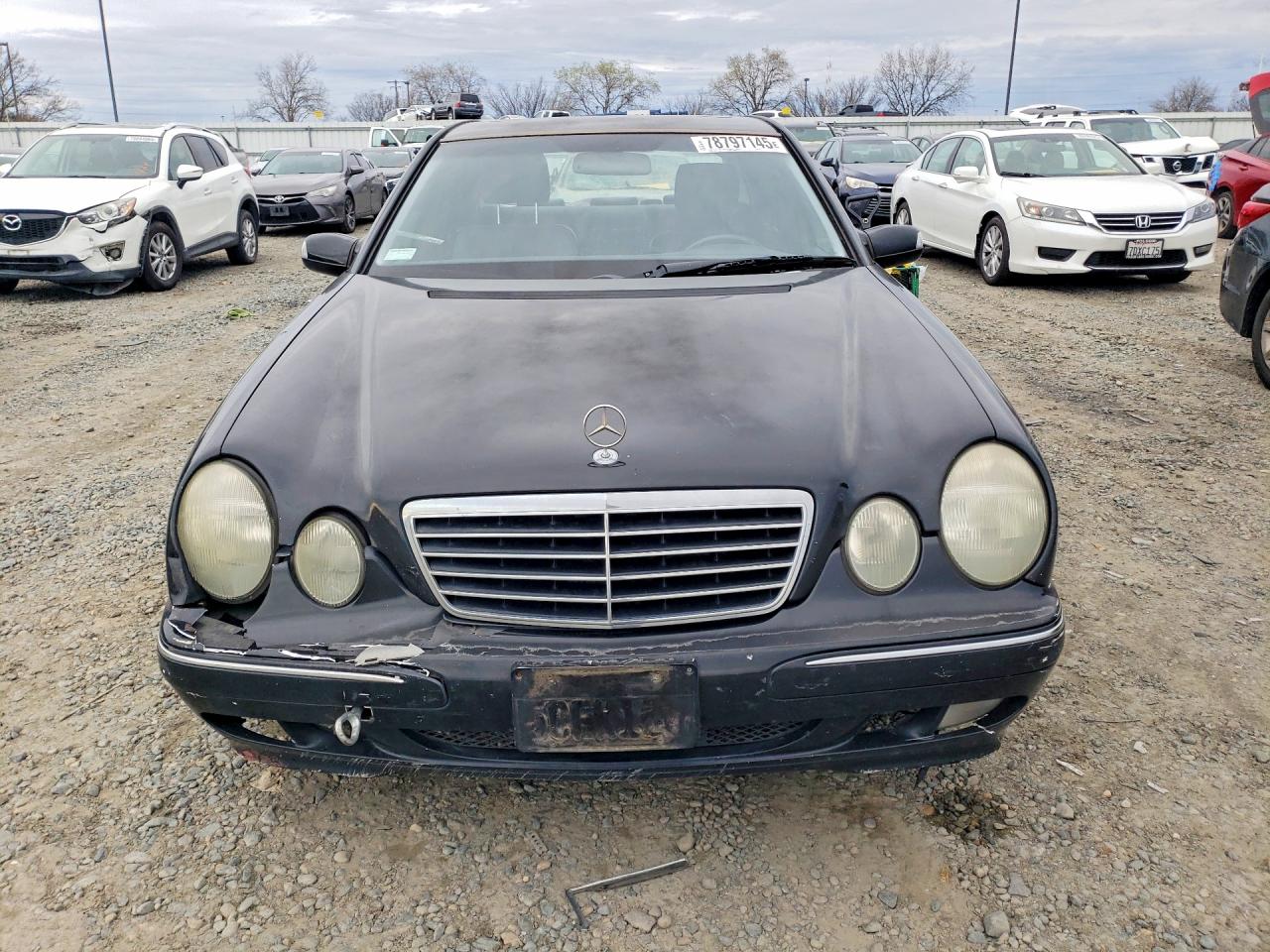 2000 Mercedes Benz E 320 Black vin: WDBJF65J7YB078863
