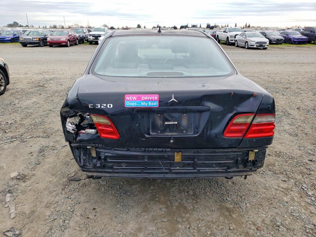 2000 Mercedes Benz E 320 Black vin: WDBJF65J7YB078863