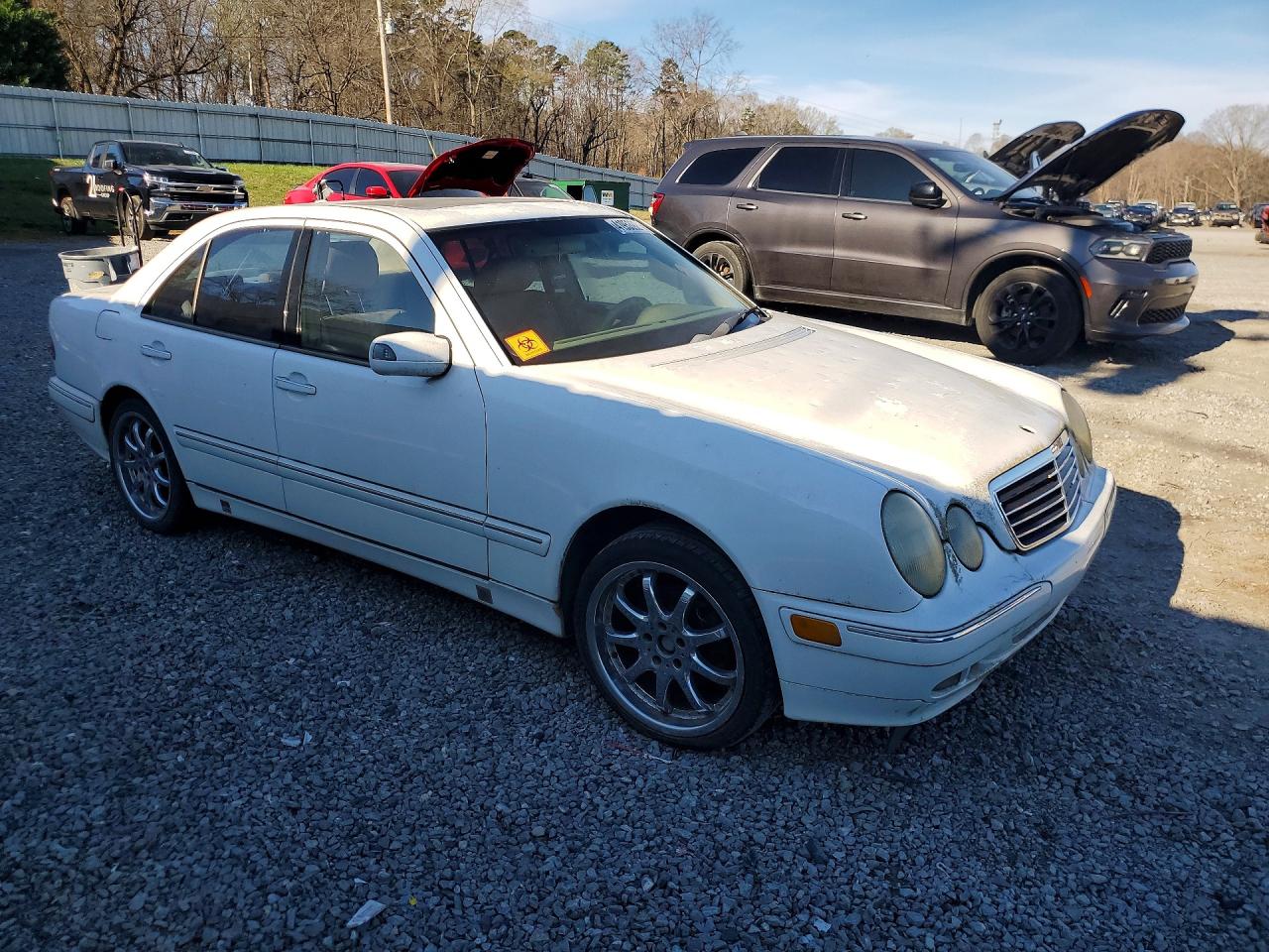 2000 Mercedes-benz E 320 White vin: WDBJF65J7YB082721
