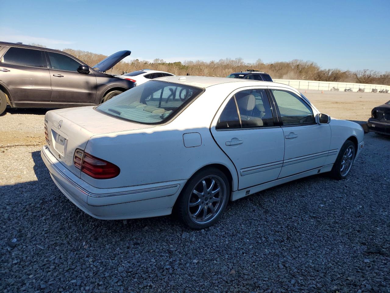 2000 Mercedes-benz E 320 White vin: WDBJF65J7YB082721