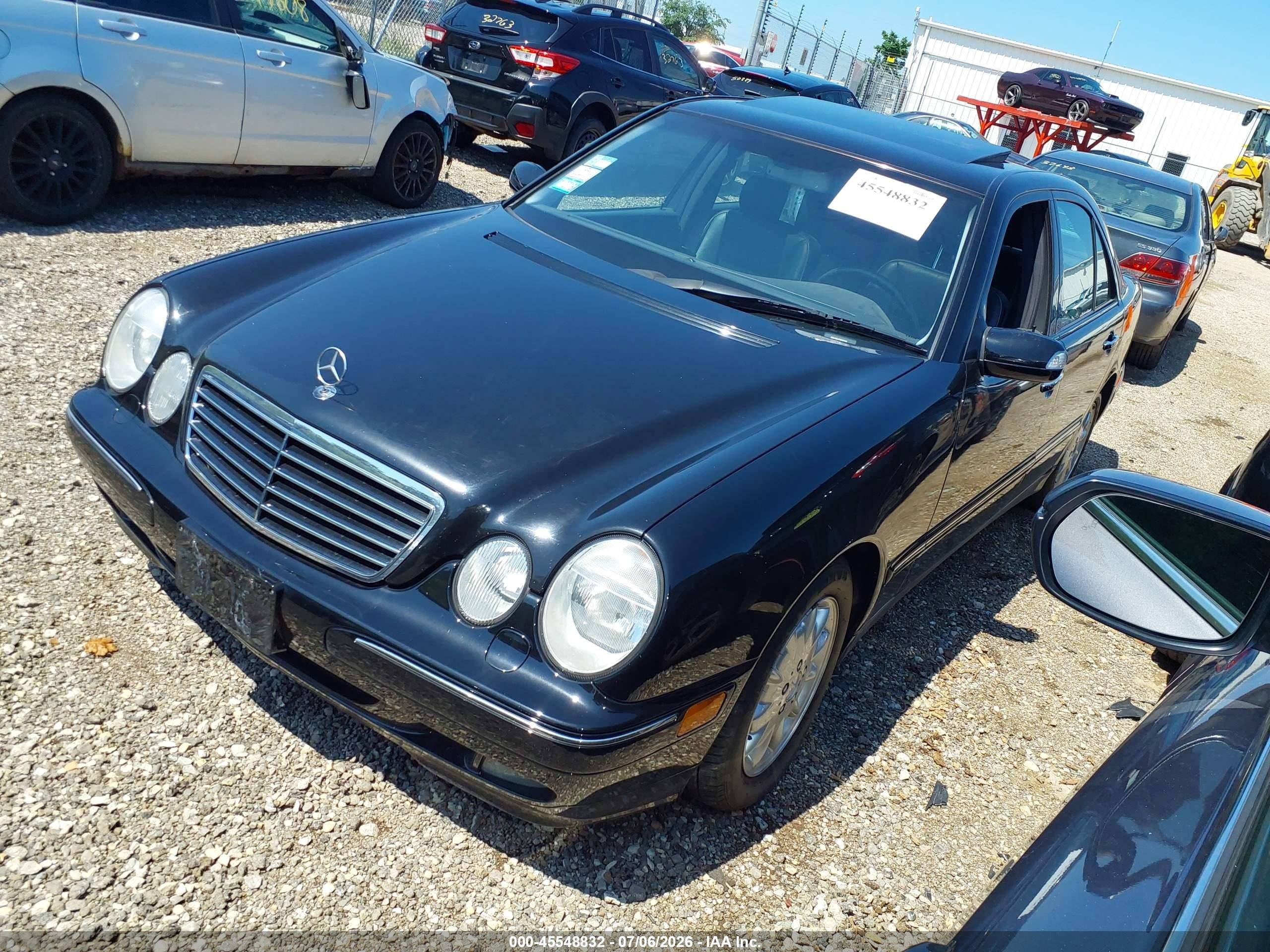 2000 Mercedes-benz E 320   Black vin: WDBJF65J7YB087482