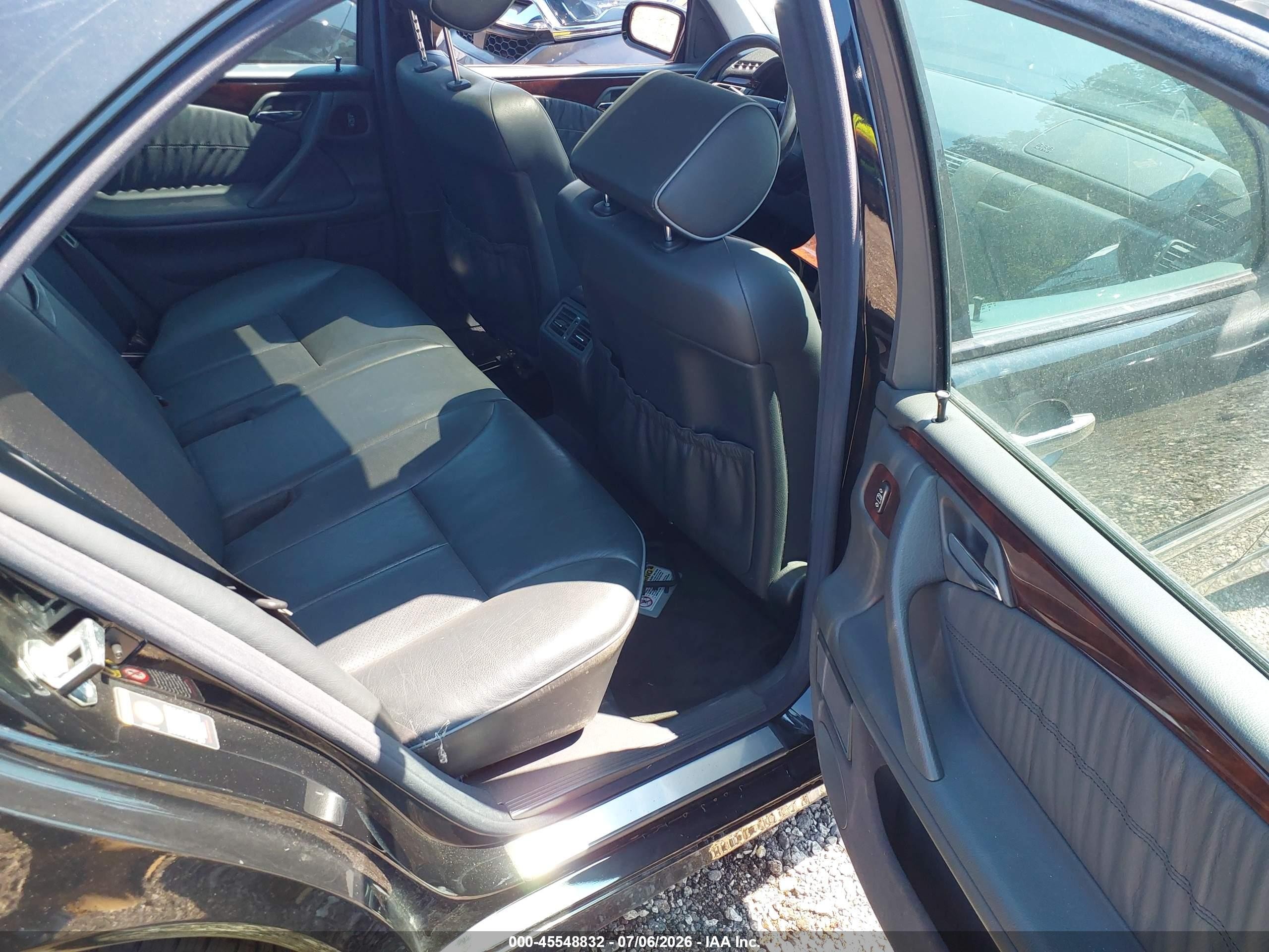 2000 Mercedes-benz E 320   Black vin: WDBJF65J7YB087482