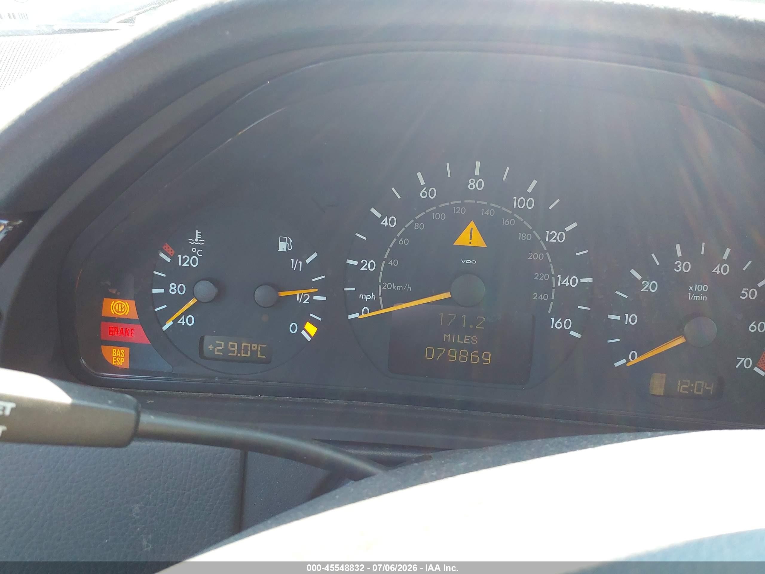 2000 Mercedes-benz E 320   Black vin: WDBJF65J7YB087482